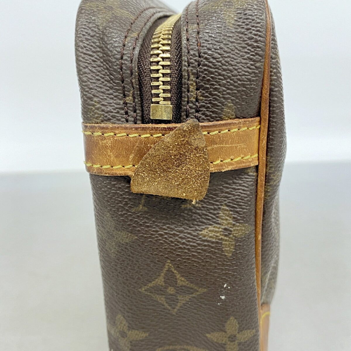Louis Vuitton Brown Clutch Bag (Pre-Owned)