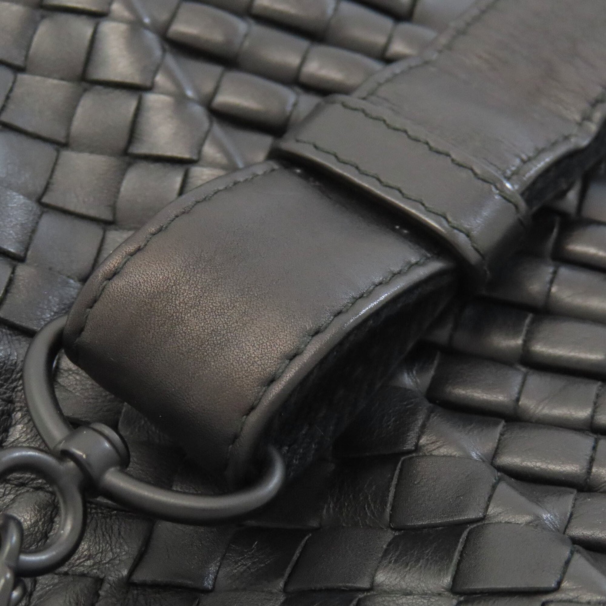 Bottega Veneta Black Leather Shoulder Bag (Pre-Owned)