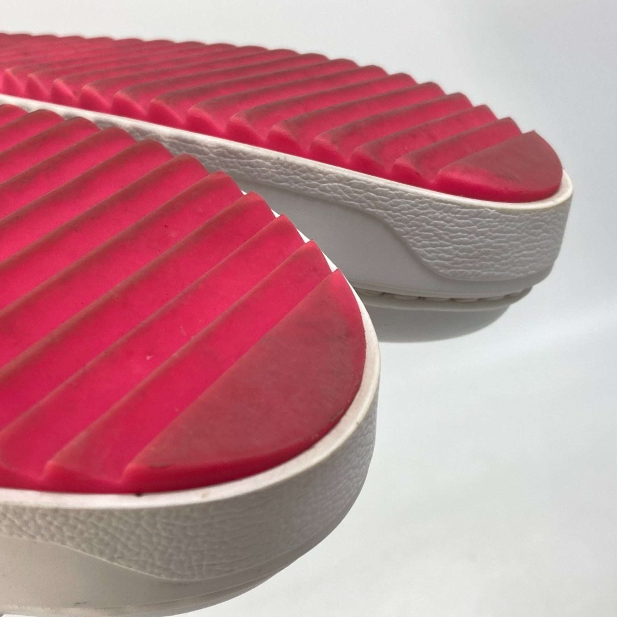Louis Vuitton Pink White Sneakers (Pre-Owned)