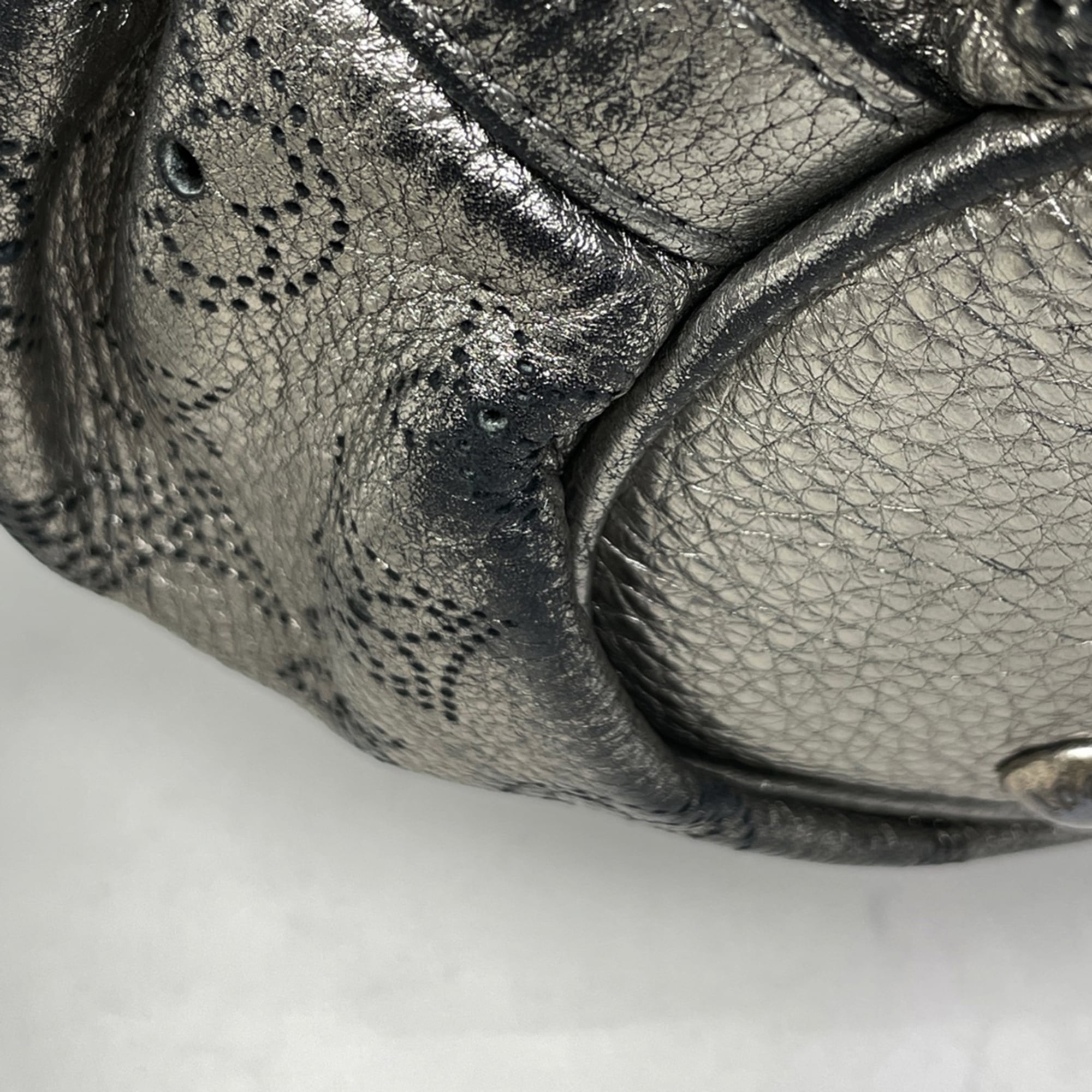 Louis Vuitton Silver Mahina Leather Shoulder Bag (Pre-Owned)