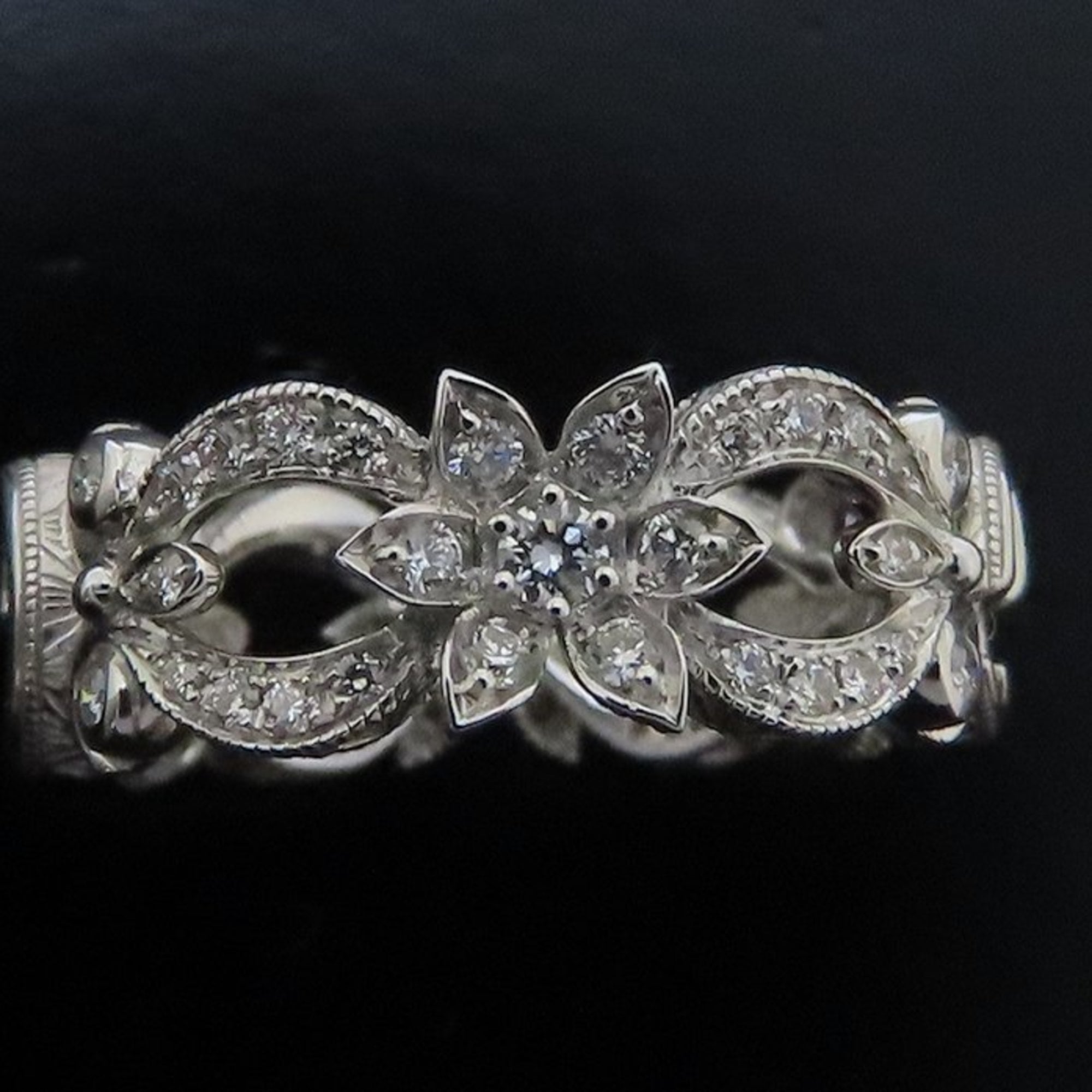 Gucci White Gold (18K) Band Ring (Pre-Owned)