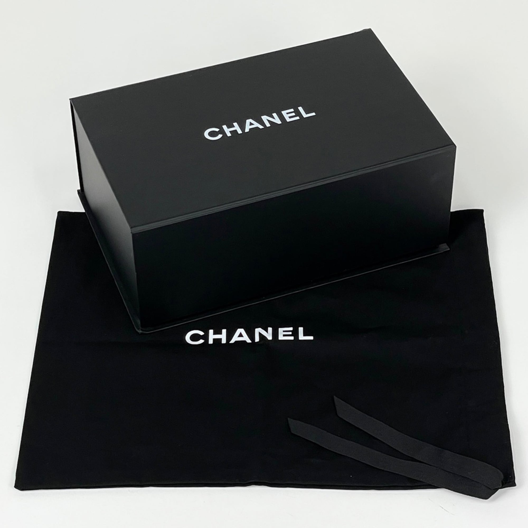 Chanel Matelasse Black Grained Calfskin Shoulder Bag (Pre-Owned)