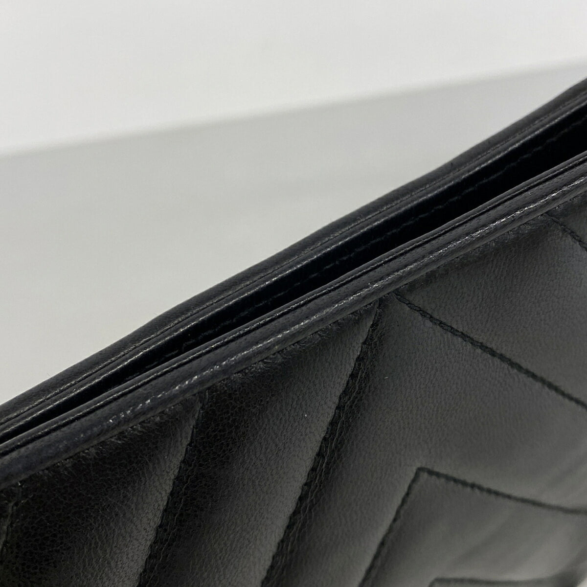 Chanel Black Leather Shoulder Bag (Pre-Owned)