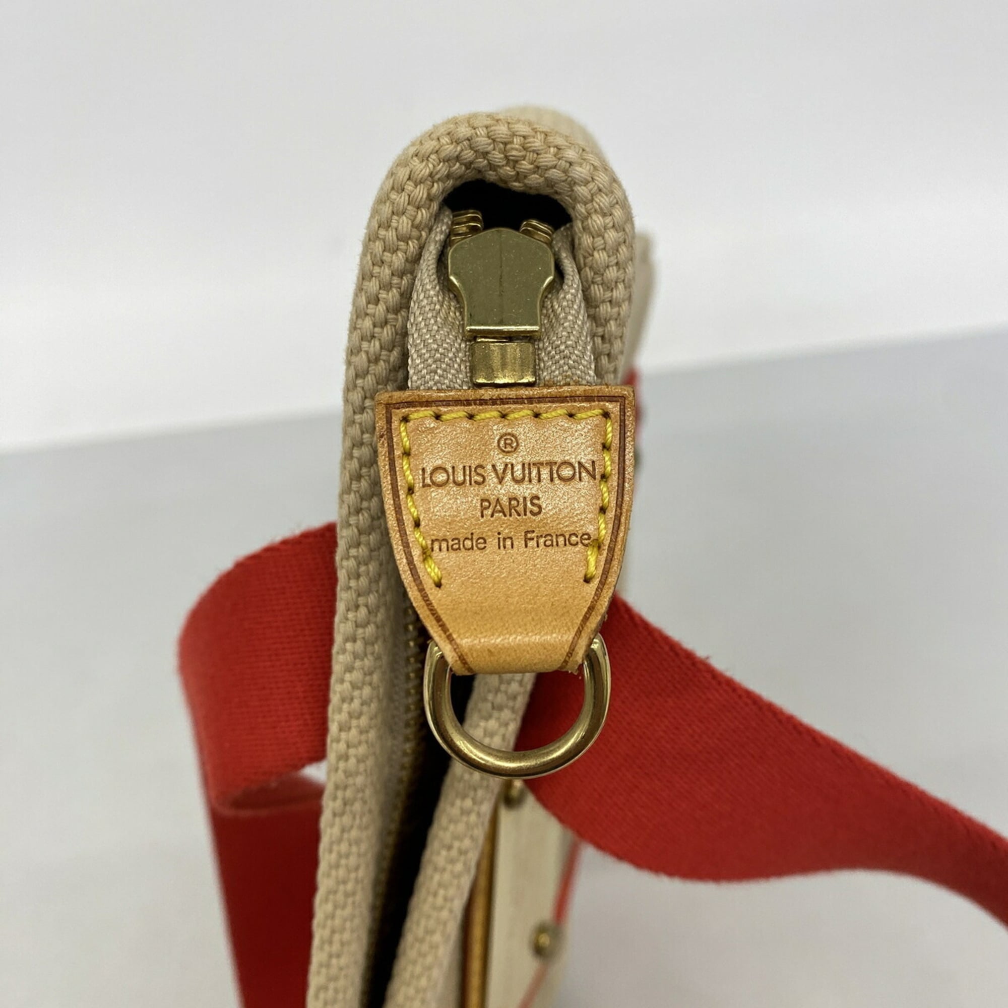 Louis Vuitton Beige Handbag (Pre-Owned)