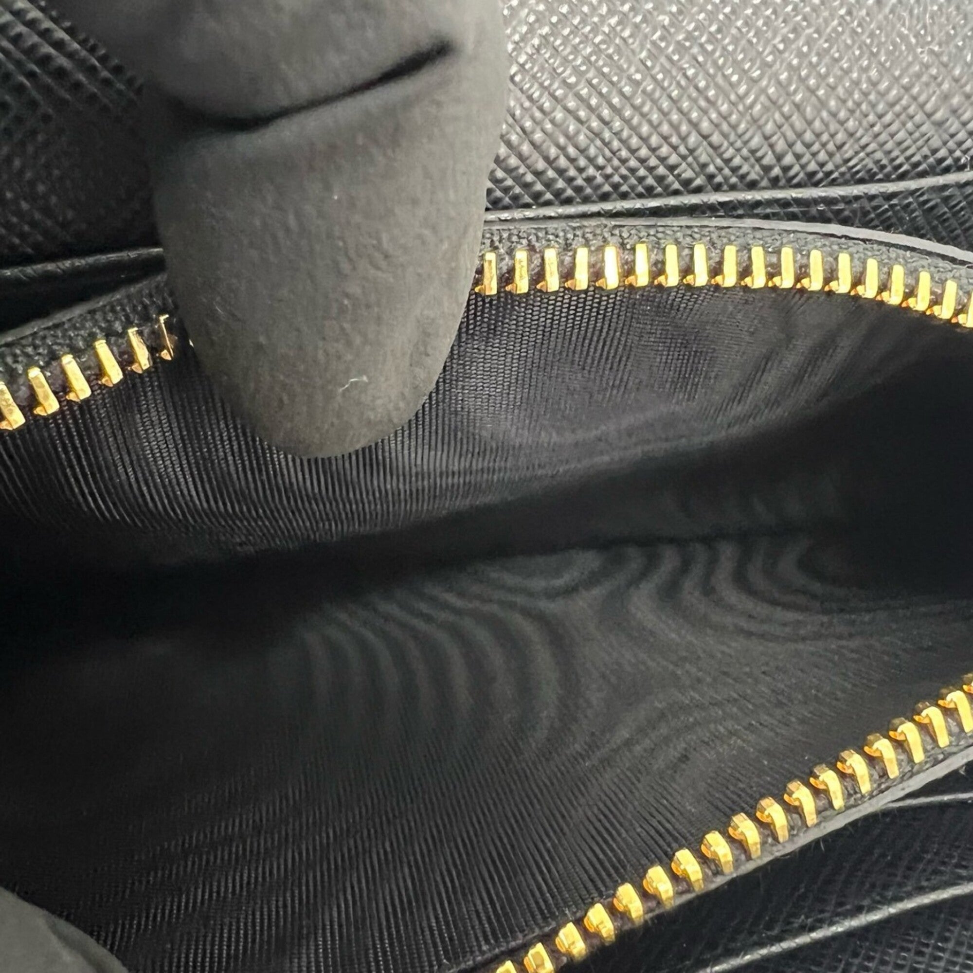 Prada Black Leather Pochette Shoulder Bag (Pre-Owned)