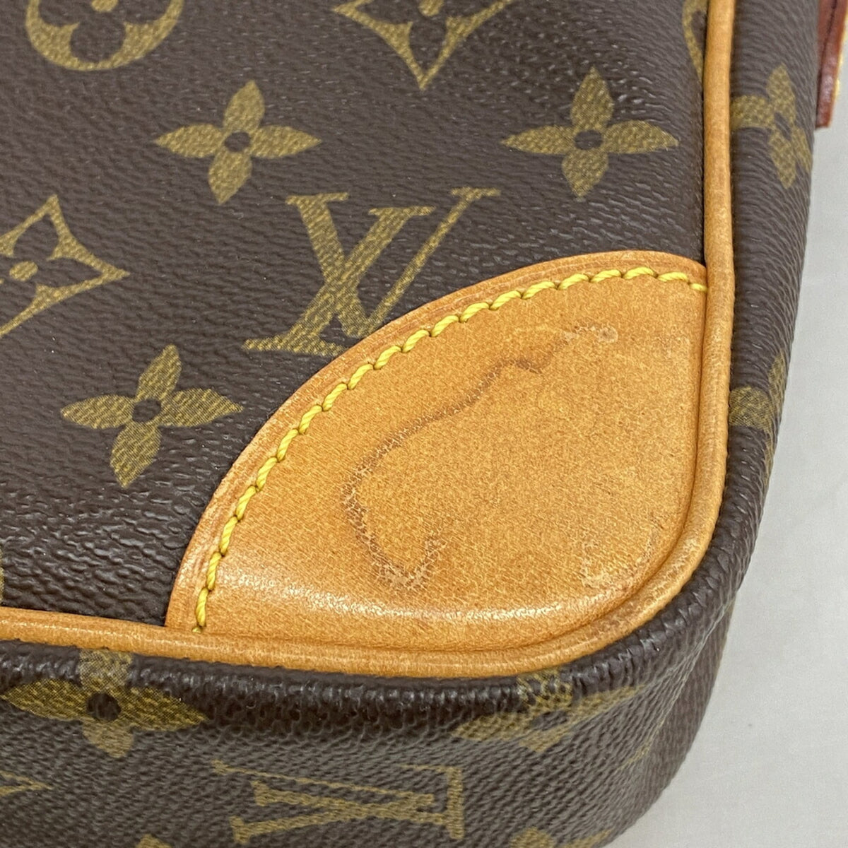 Louis Vuitton Brown Shoulder Bag (Pre-Owned)