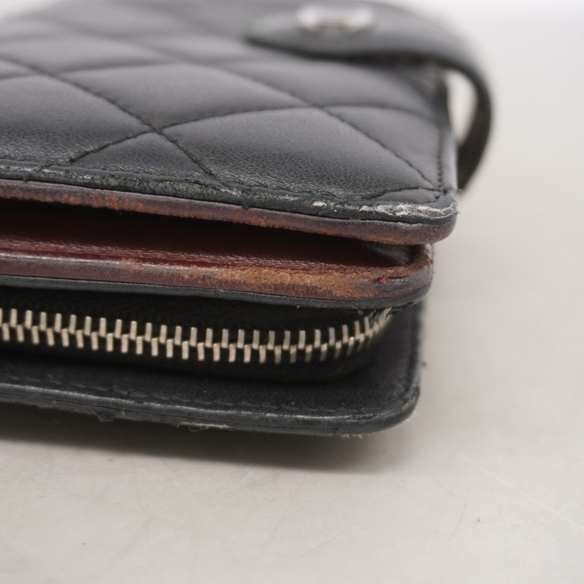 Chanel Black Leather Wallet (Bi-Fold) (Pre-Owned)