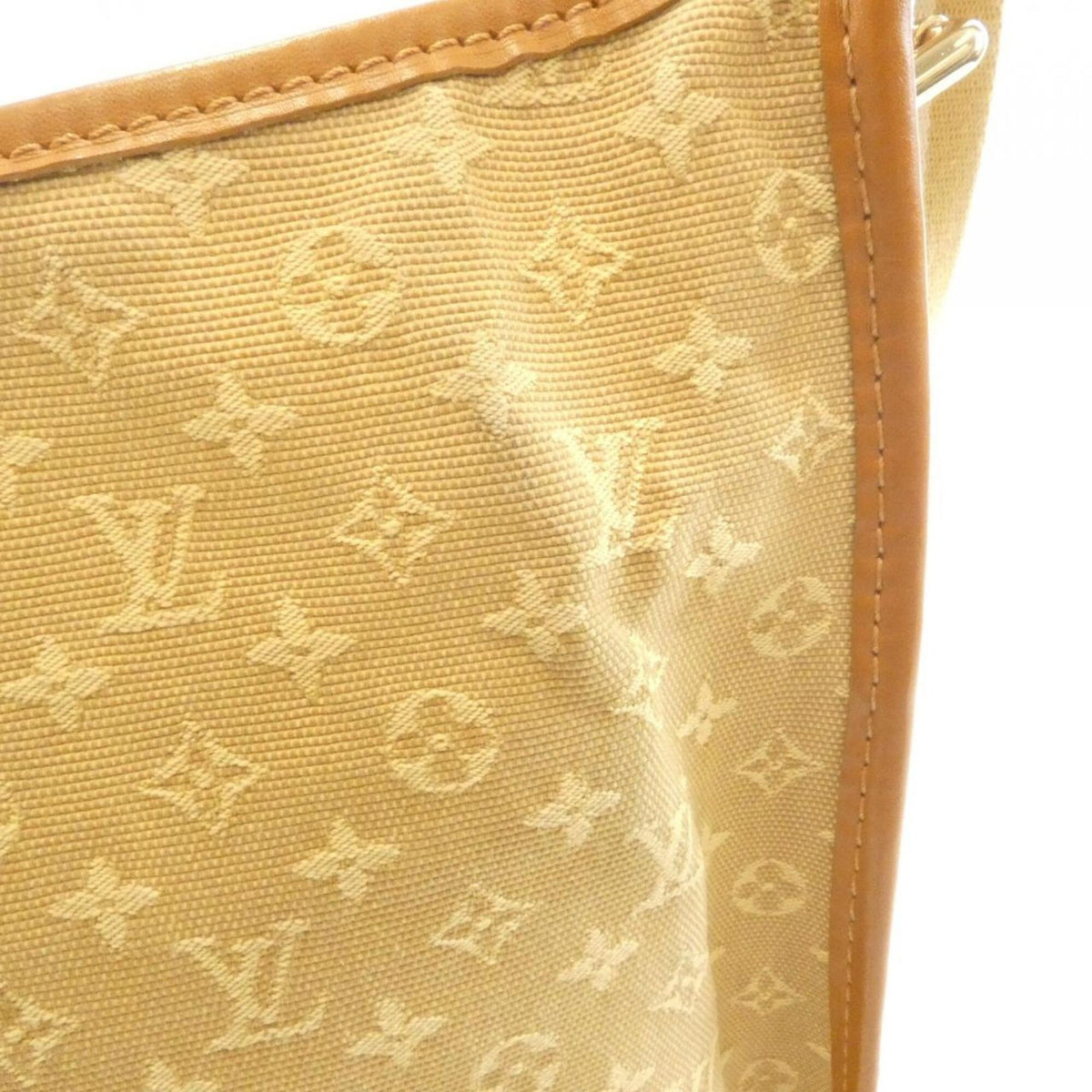 Louis Vuitton Beige Canvas Shoulder Bag (Pre-Owned)