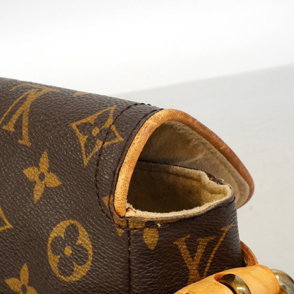 Louis Vuitton Brown Shoulder Bag (Pre-Owned)