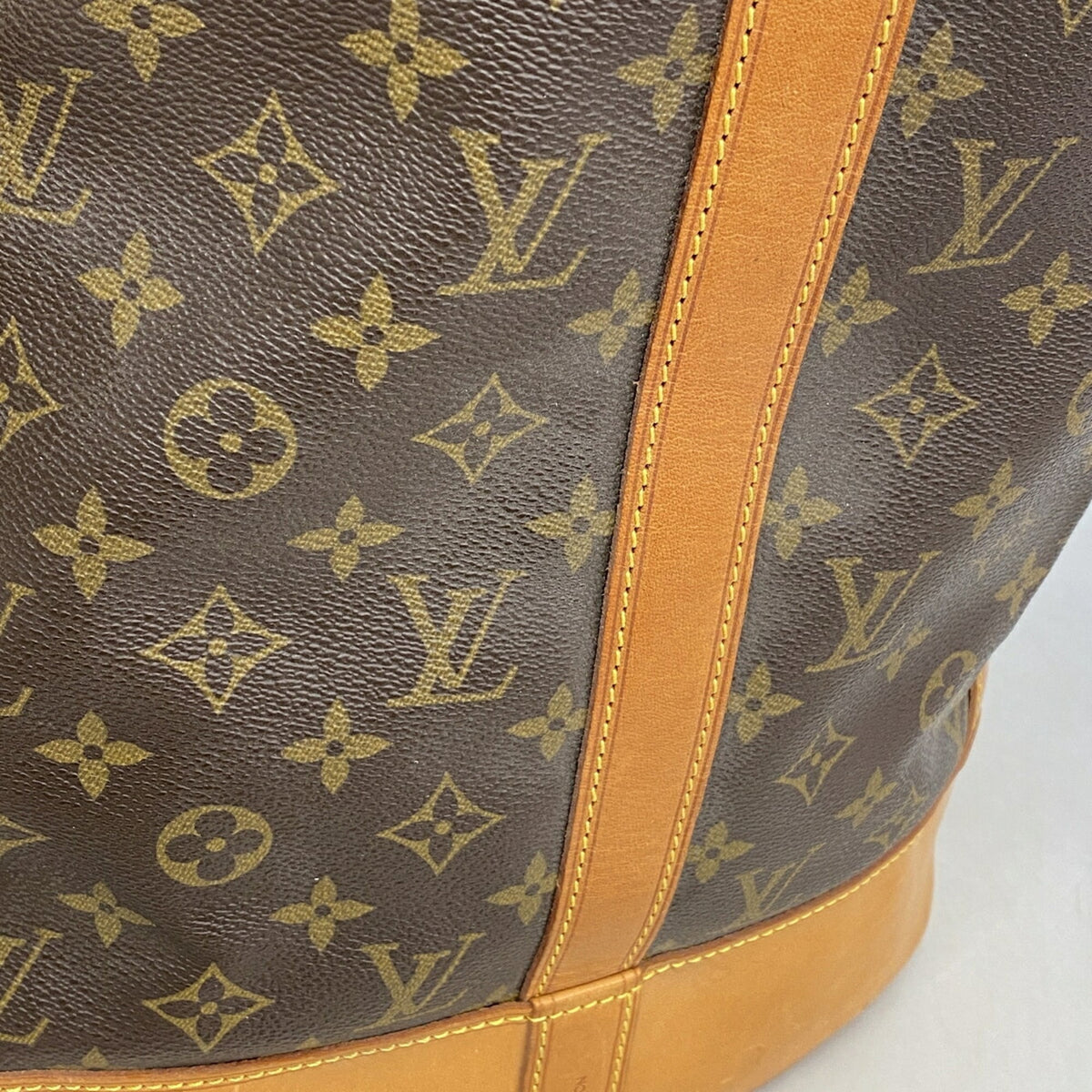 Louis Vuitton Brown Shoulder Bag (Pre-Owned)