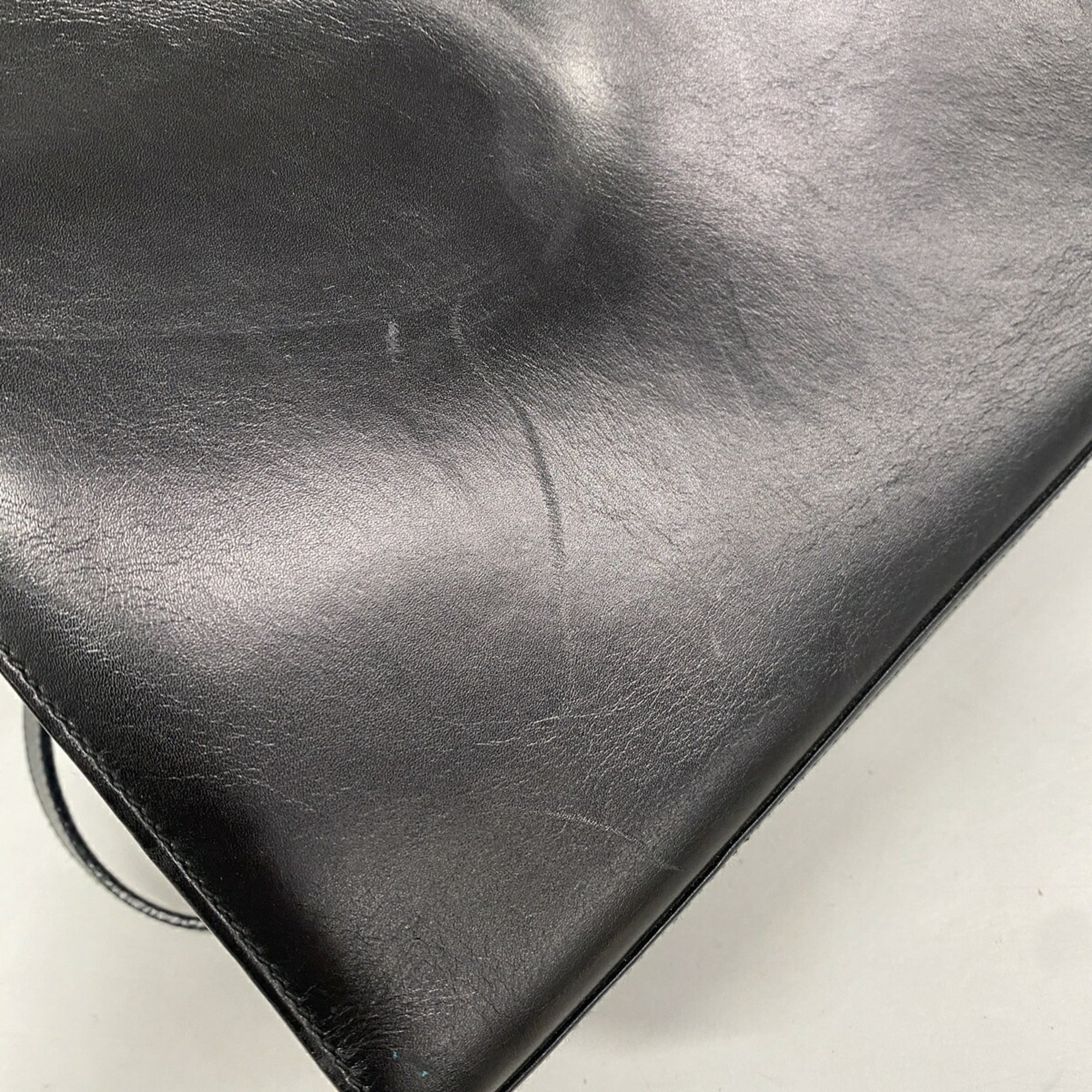 Salvatore Ferragamo Black Leather Shoulder Bag (Pre-Owned)