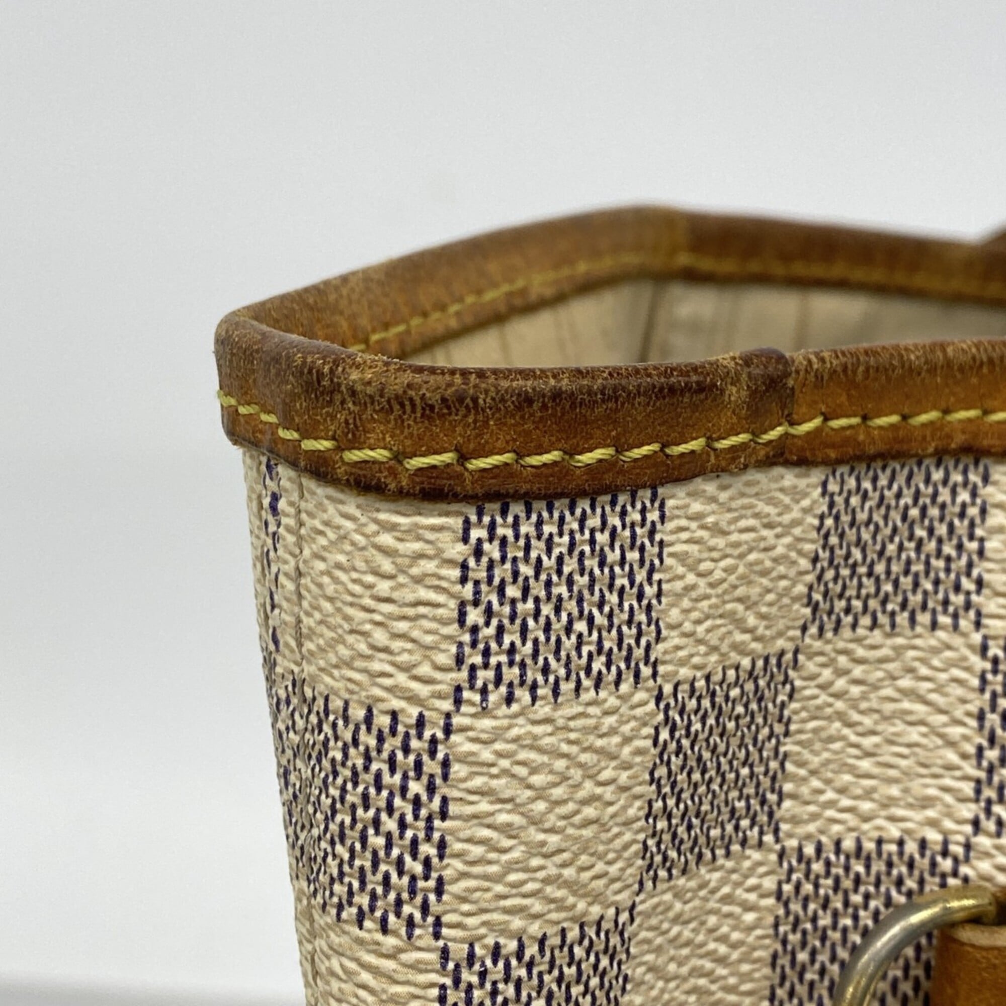 Louis Vuitton White Tote Bag (Pre-Owned)