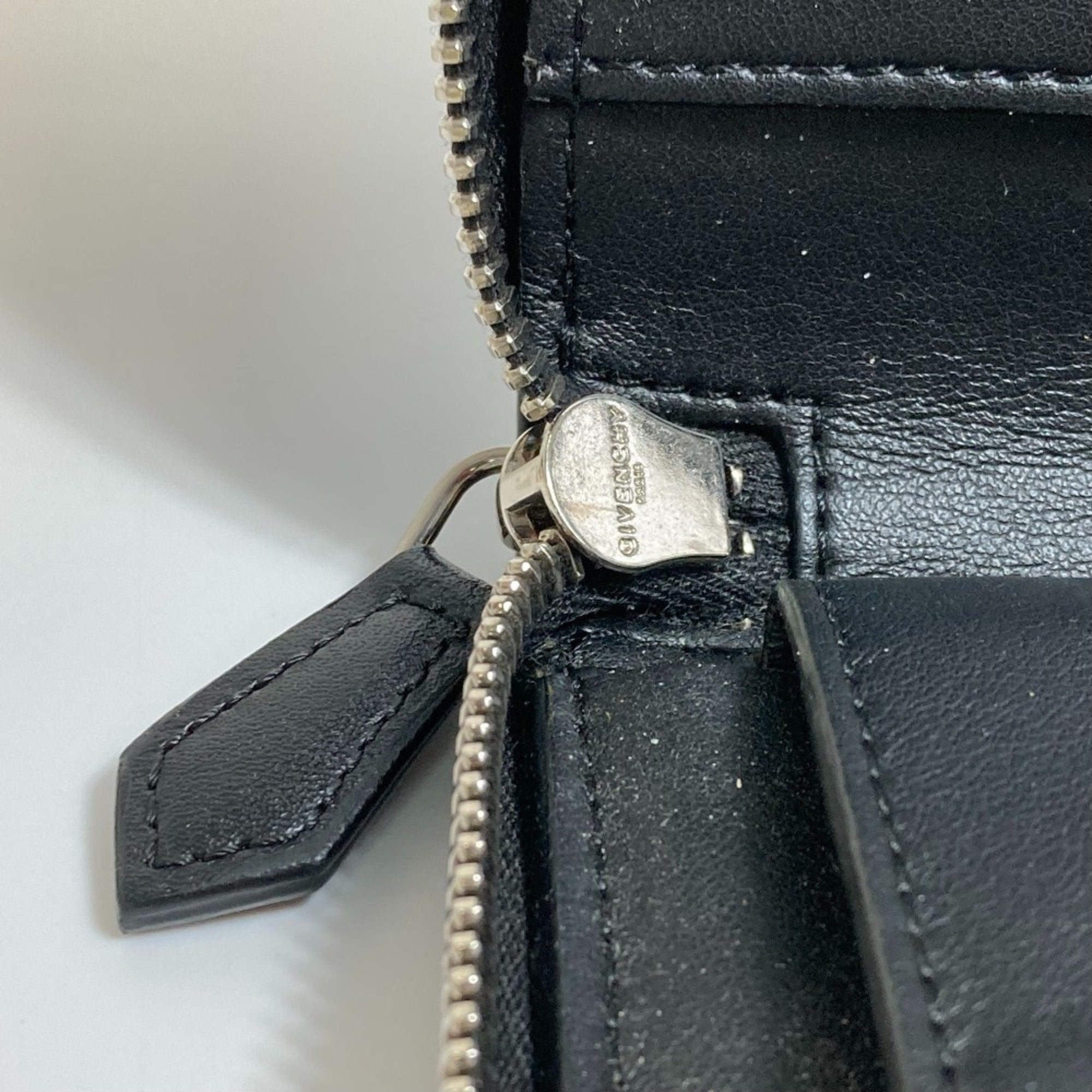 Givenchy Black Leather Long Wallet (Bi-Fold) (Pre-Owned)