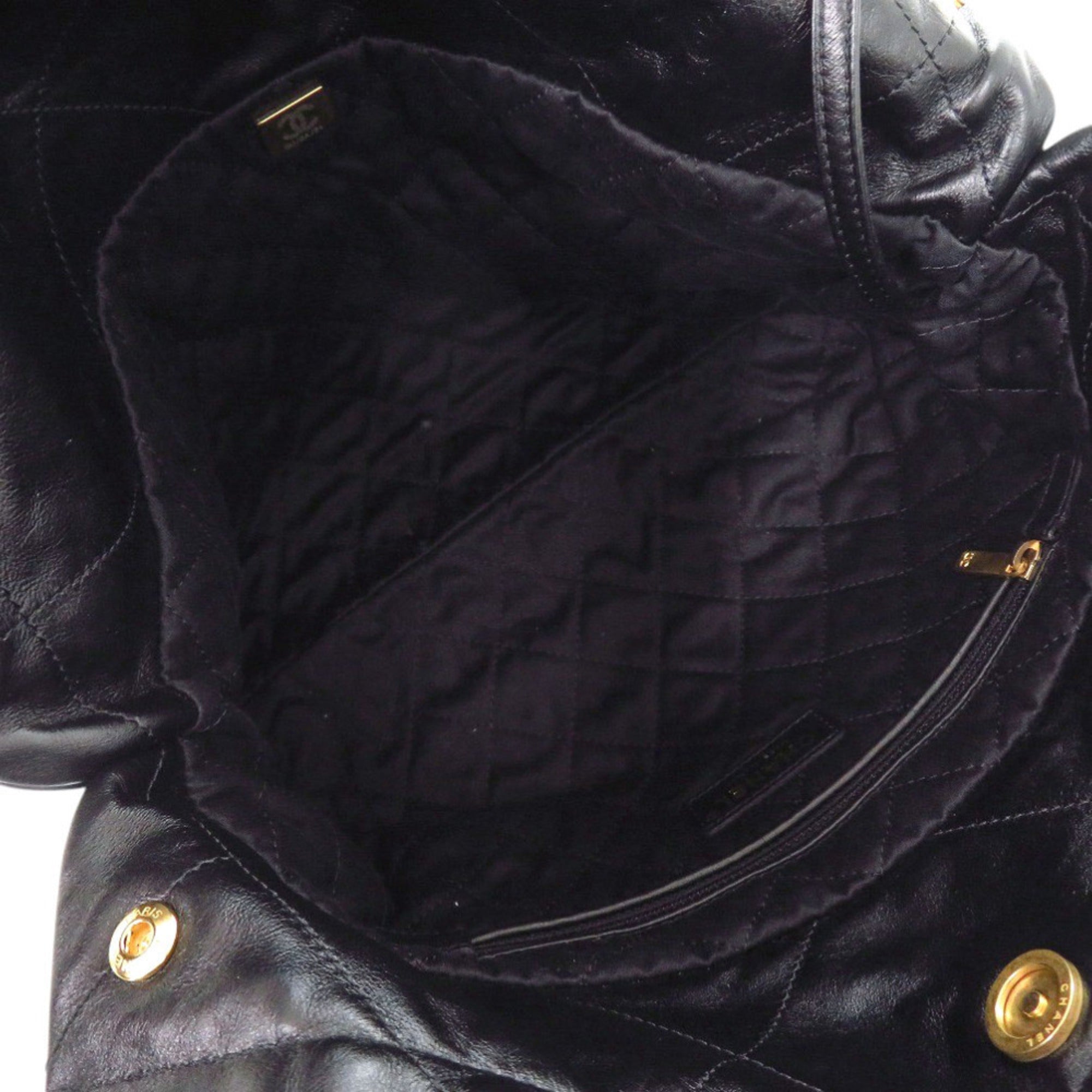 Chanel Black Leather Pouch Shoulder Bag (Pre-Owned)