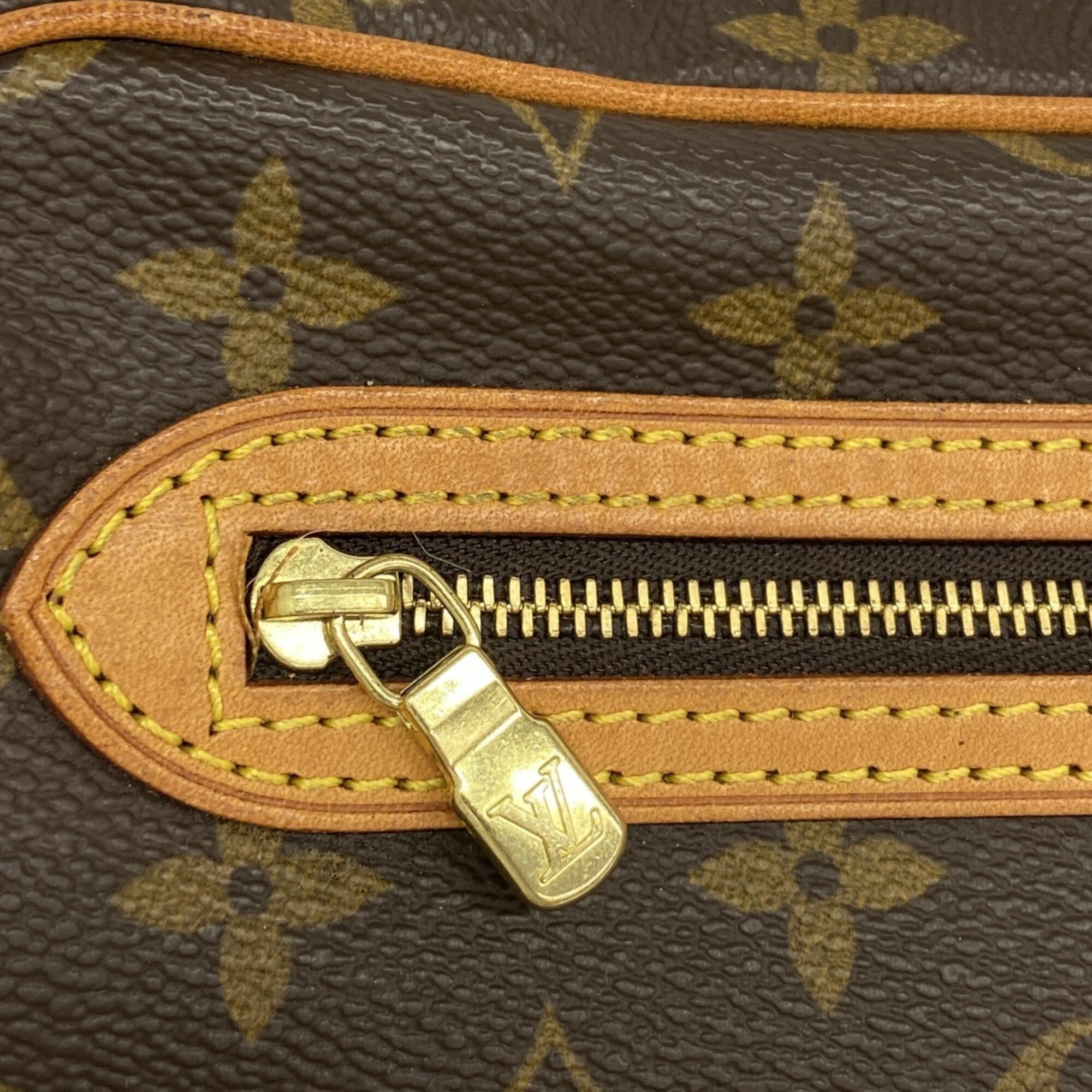 Louis Vuitton Brown Clutch Bag (Pre-Owned)