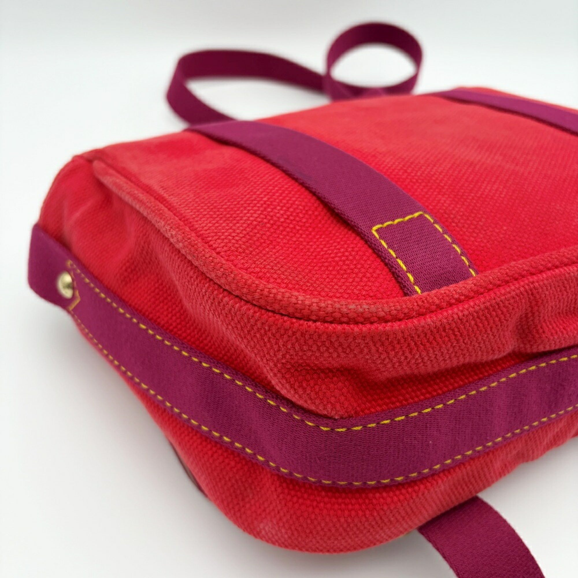 Louis Vuitton Rouge Canvas Shoulder Bag (Pre-Owned)