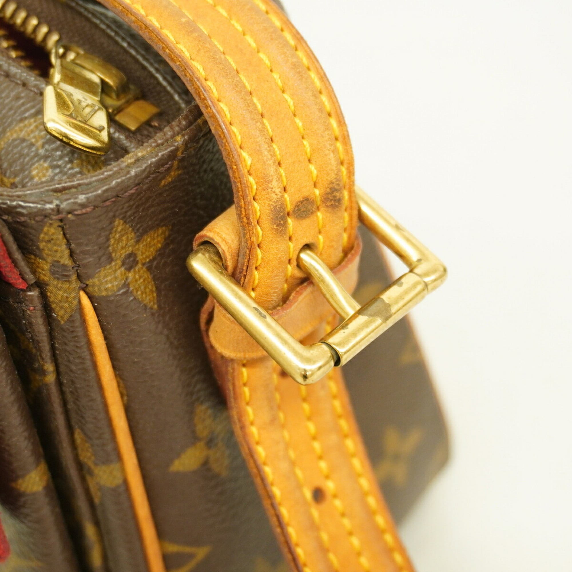 Louis Vuitton Brown Shoulder Bag (Pre-Owned)