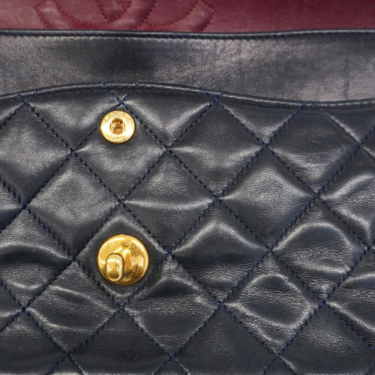 Chanel Black Leather Shoulder Bag (Pre-Owned)
