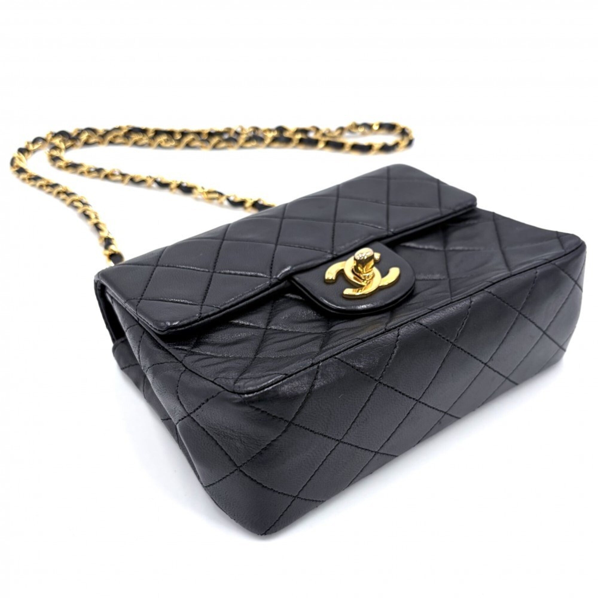 Chanel Black Leather Shoulder Bag (Pre-Owned)