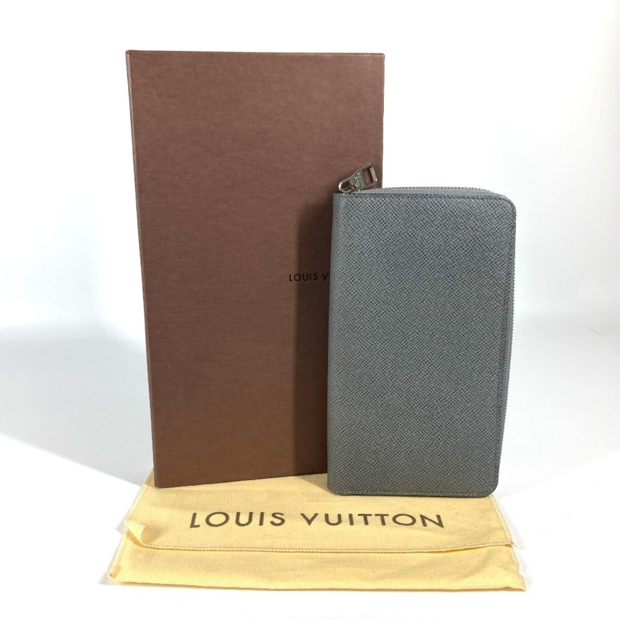 Louis Vuitton Glacier Gray Taiga Leather Long Wallet (Bi-Fold) (Pre-Owned)