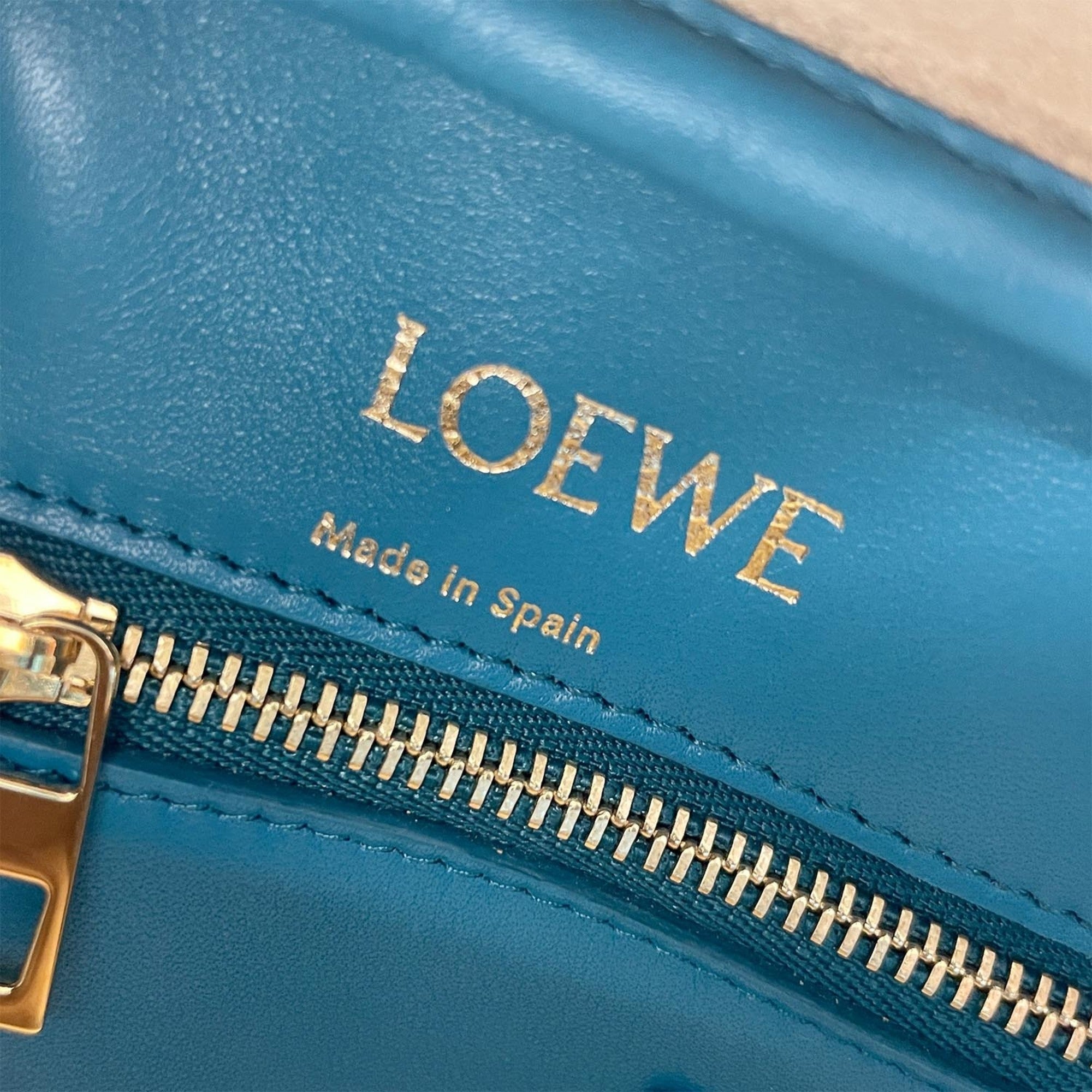 Loewe Blue Leather Shoulder Bag (Pre-Owned)