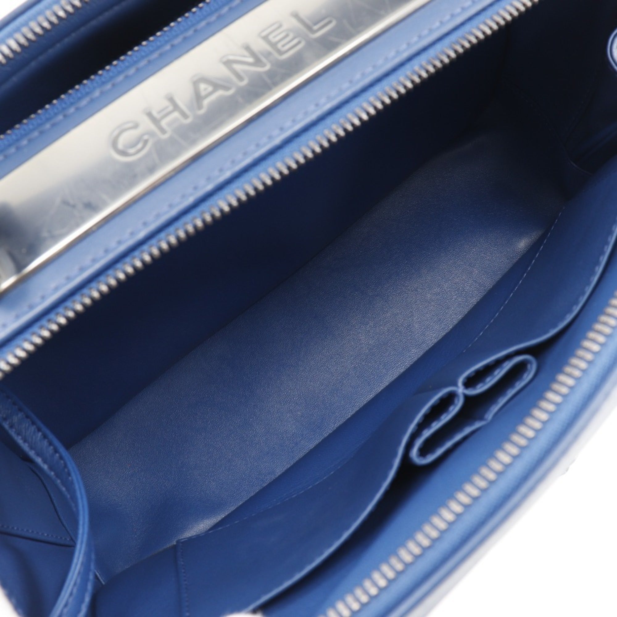Chanel Blue Leather Handbag (Pre-Owned)