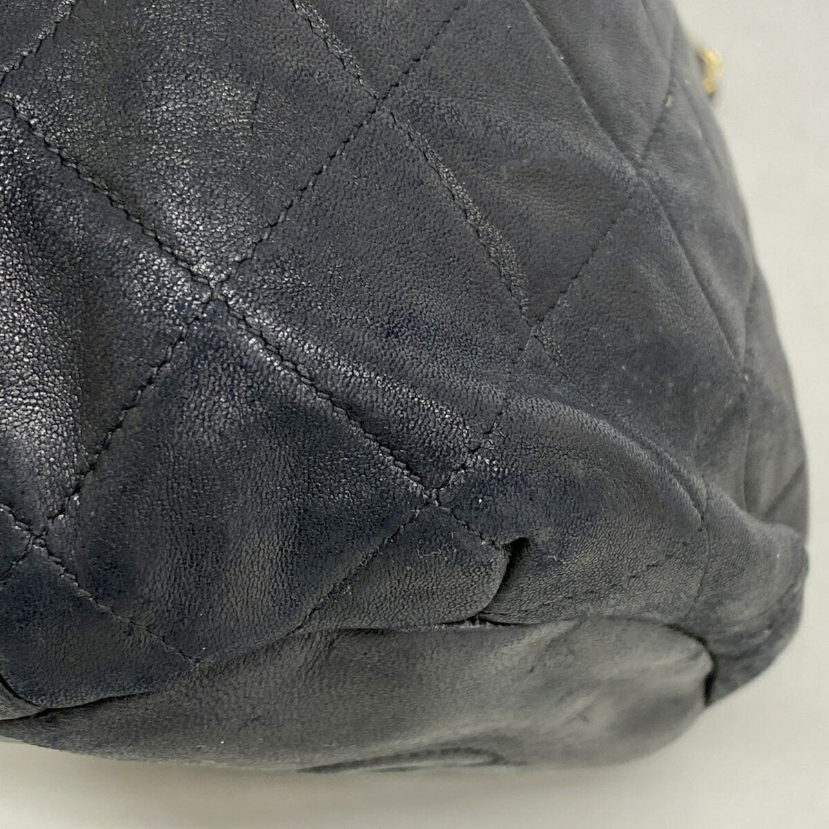 Chanel Black Leather Shoulder Bag (Pre-Owned)