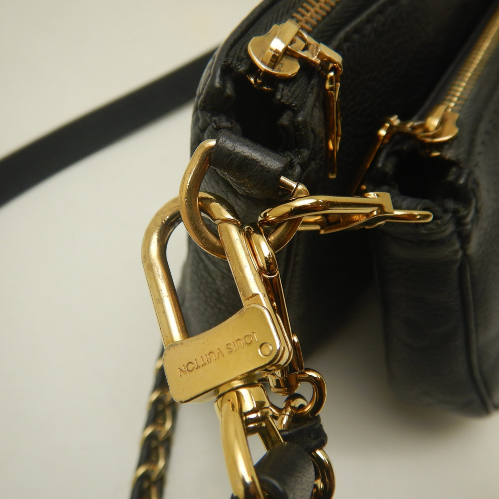 Louis Vuitton Noir Leather Pochette Pouch Shoulder Bag (Pre-Owned)