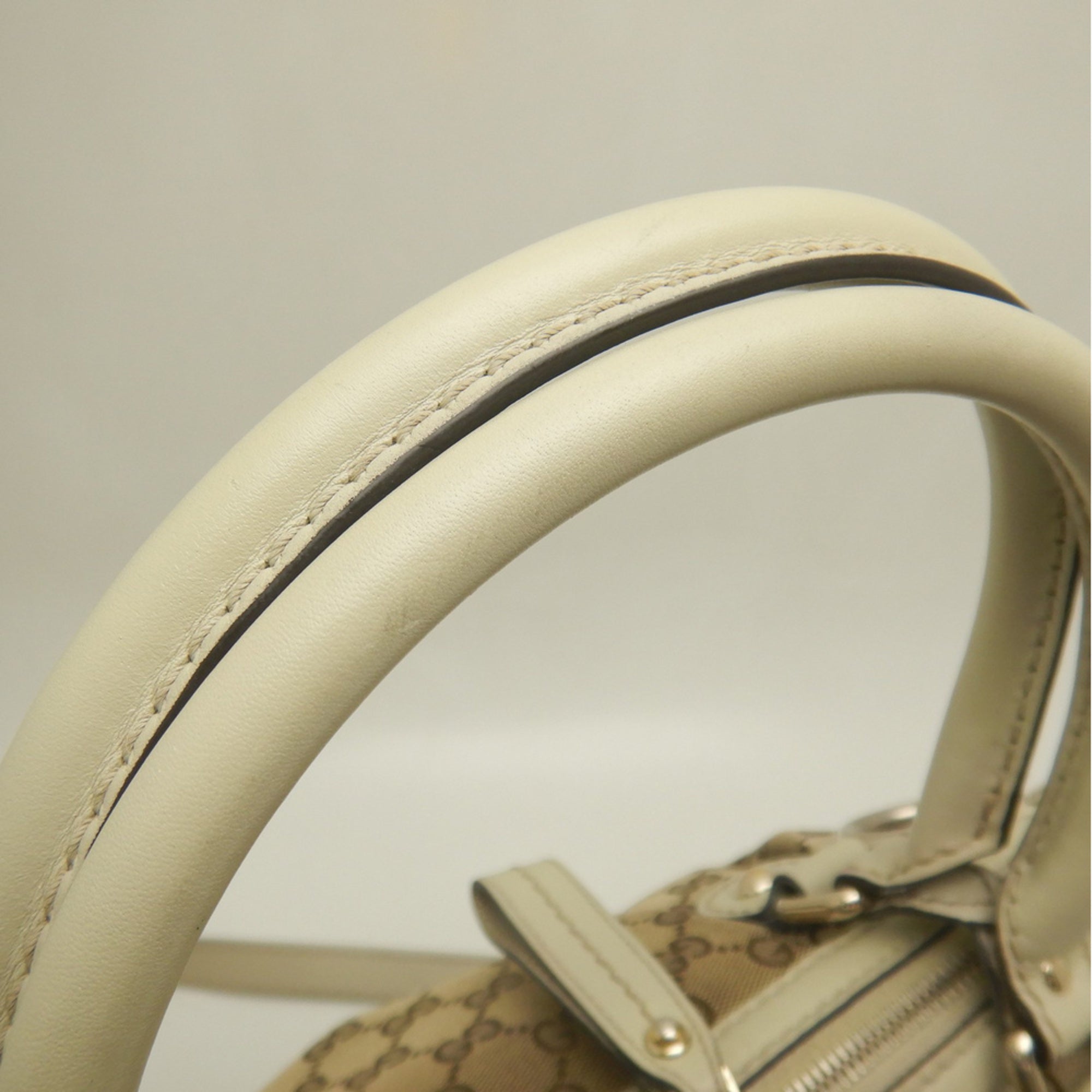 Gucci Beige Gg Canvas Leather Handbag (Pre-Owned)