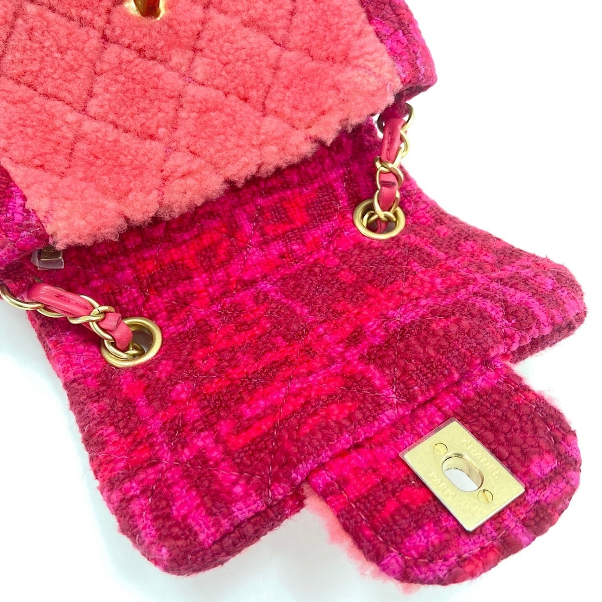 Chanel Matelasse Pink Shoulder Bag (Pre-Owned)