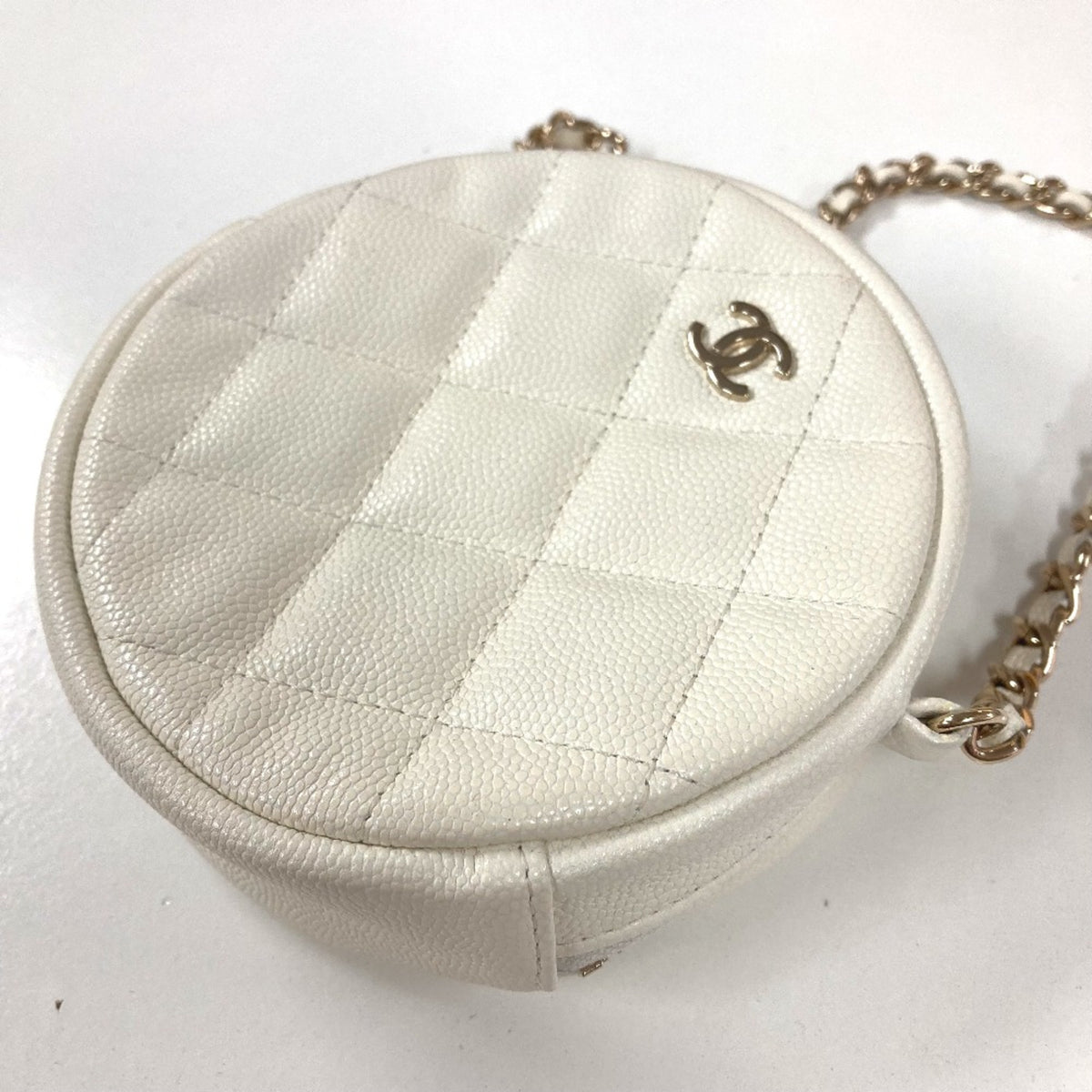 Chanel White Leather Shoulder Bag (Pre-Owned)