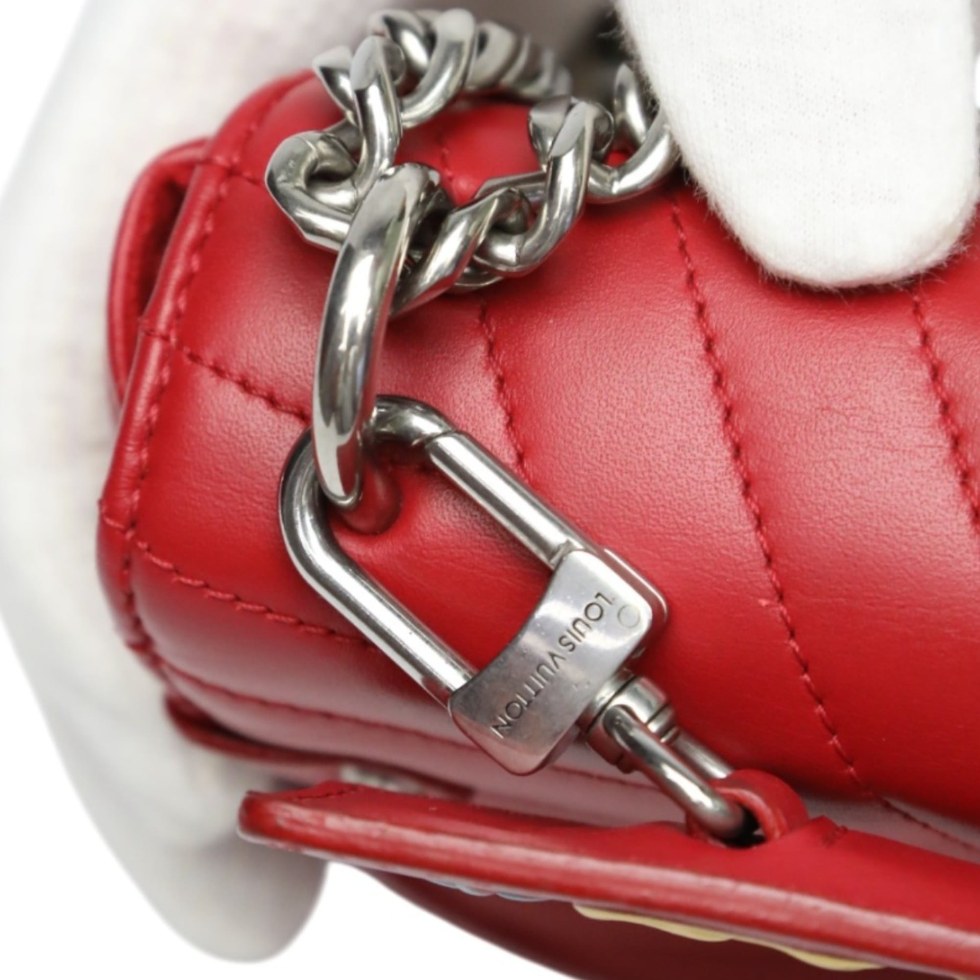 Louis Vuitton Red Color Leather Shoulder Bag (Pre-Owned)