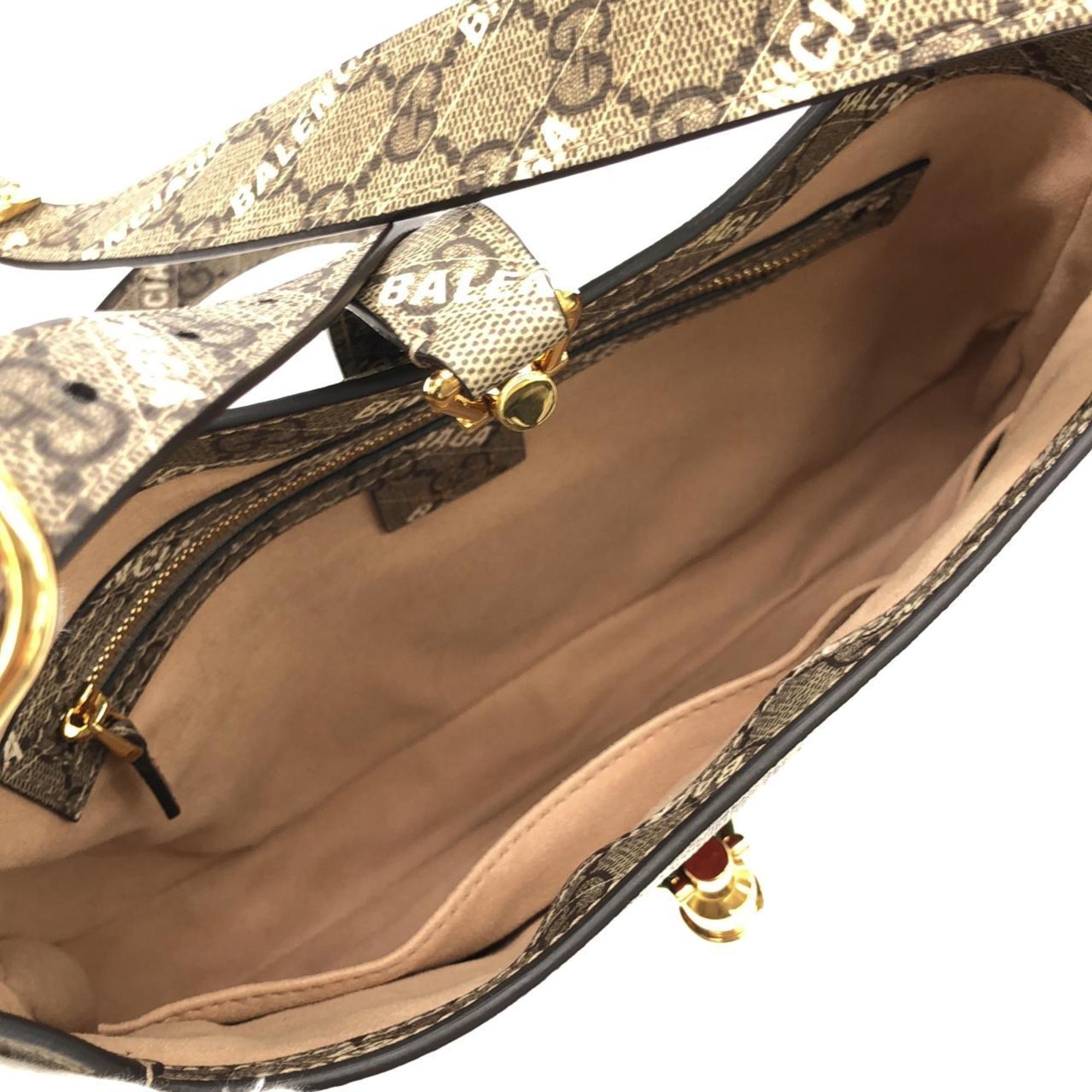 Gucci Beige White Gg Supreme Shoulder Bag (Pre-Owned)