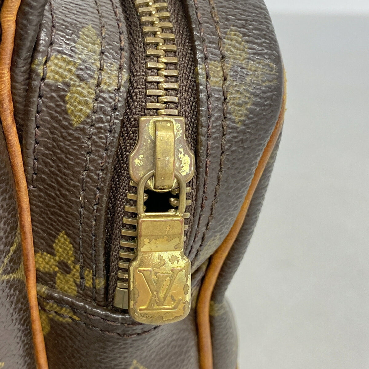Louis Vuitton Brown Shoulder Bag (Pre-Owned)