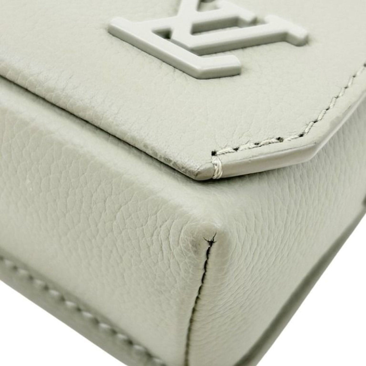 Louis Vuitton Green Shoulder Bag (Pre-Owned)