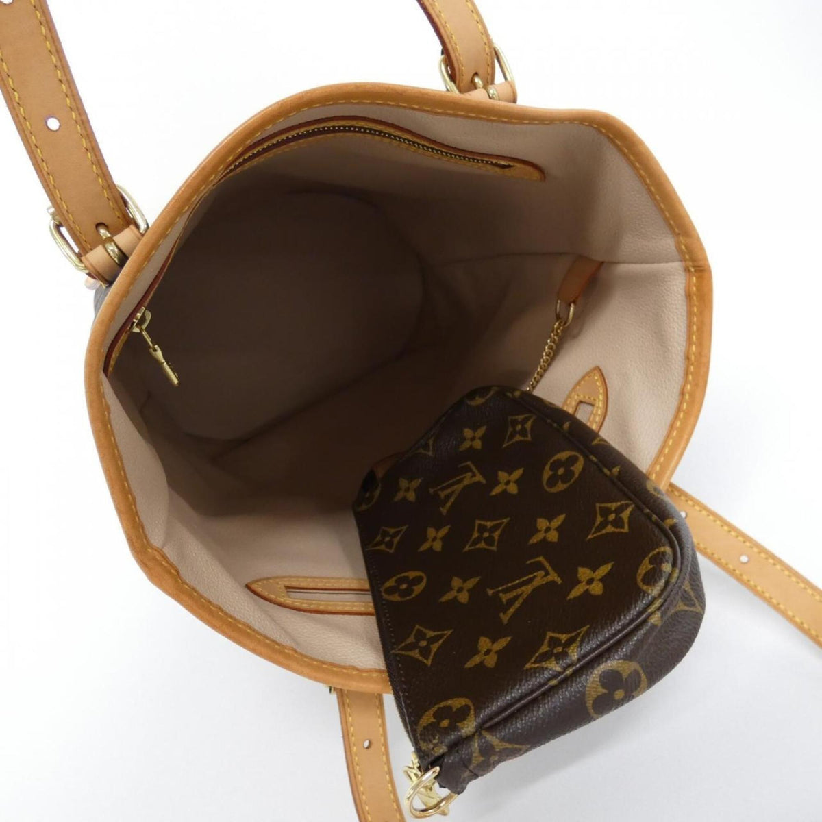 Louis Vuitton Marron Coated Canvas Pouch Shoulder Bag (Pre-Owned)
