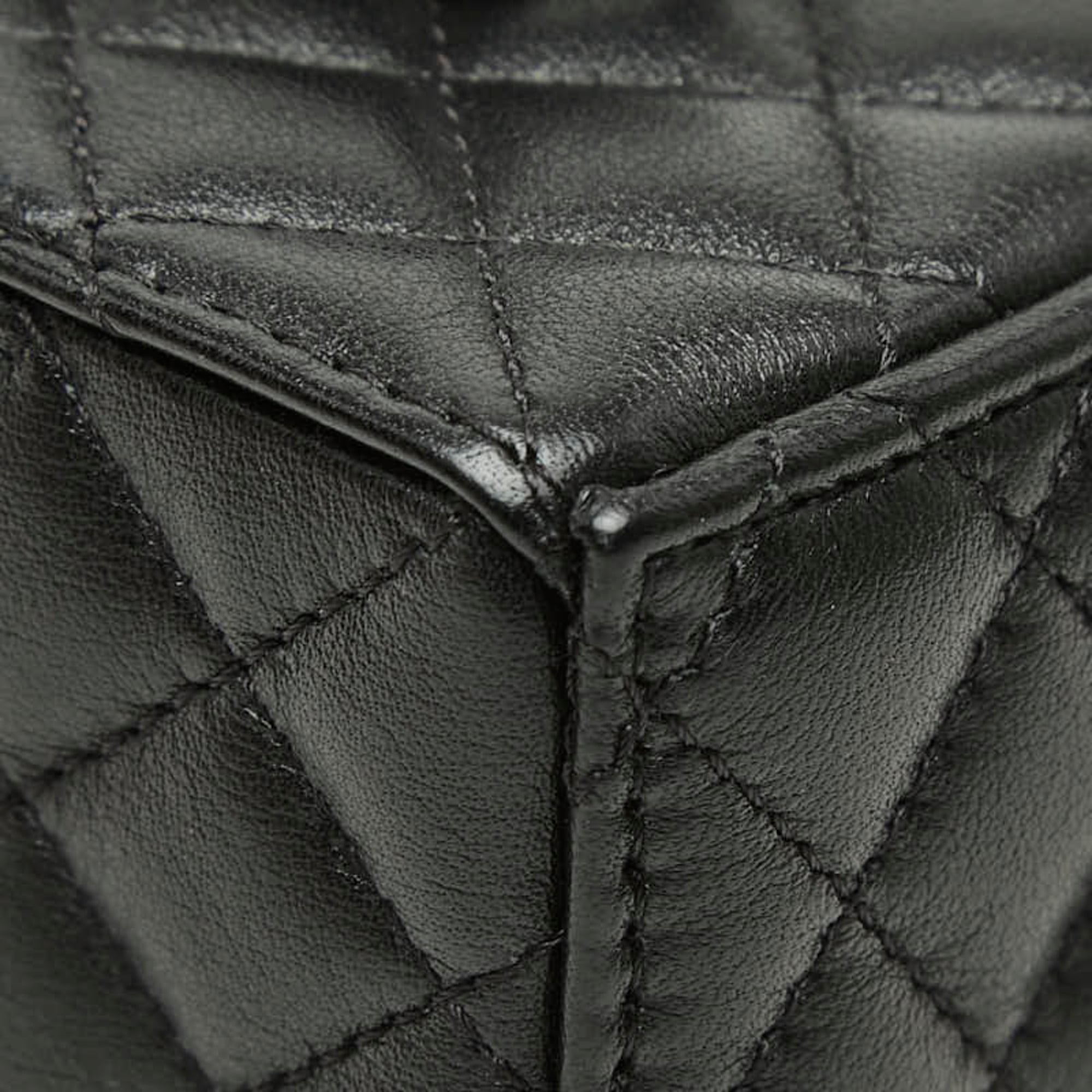 Chanel Black Leather Shoulder Bag (Pre-Owned)