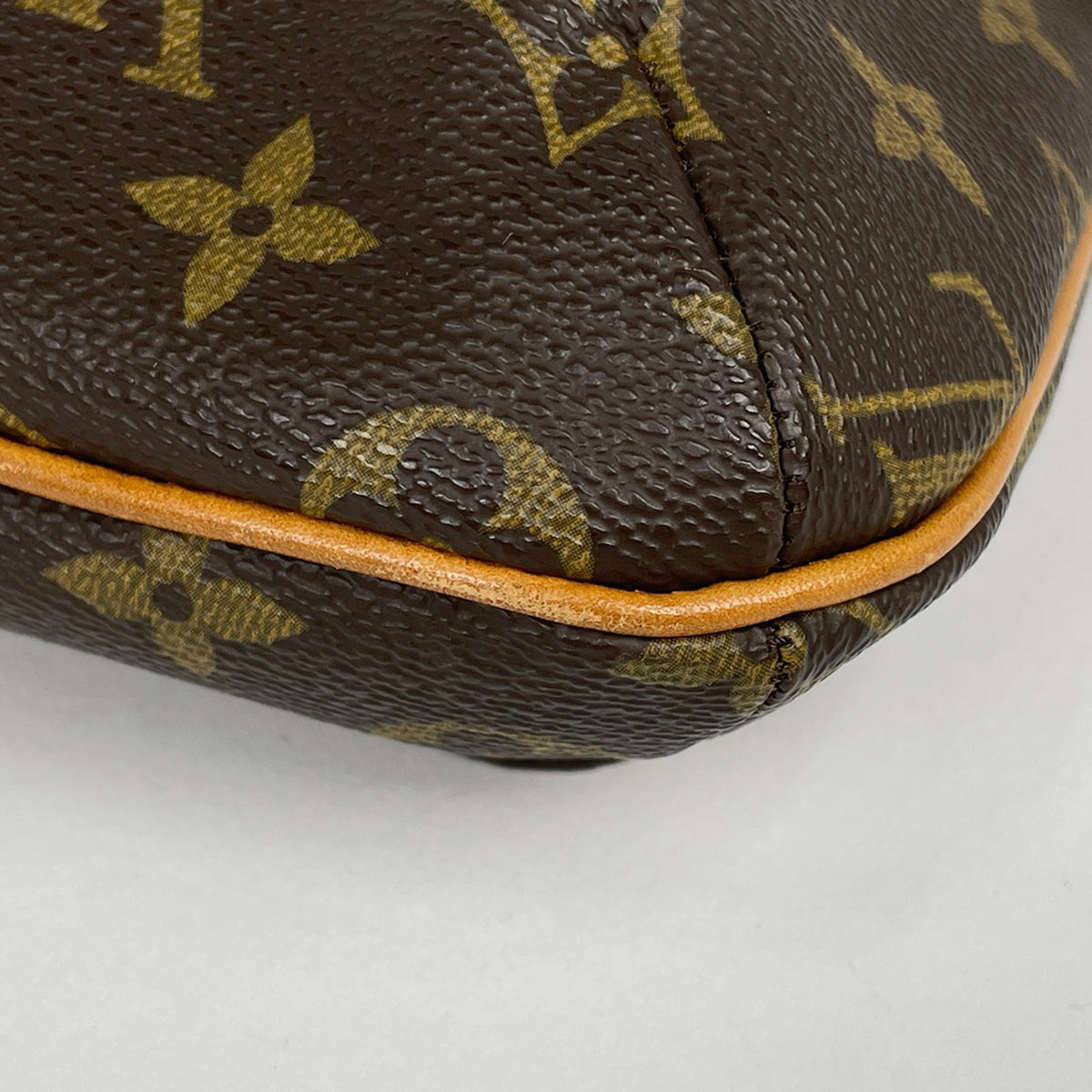 Louis Vuitton Brown Monogram Shoulder Bag (Pre-Owned)