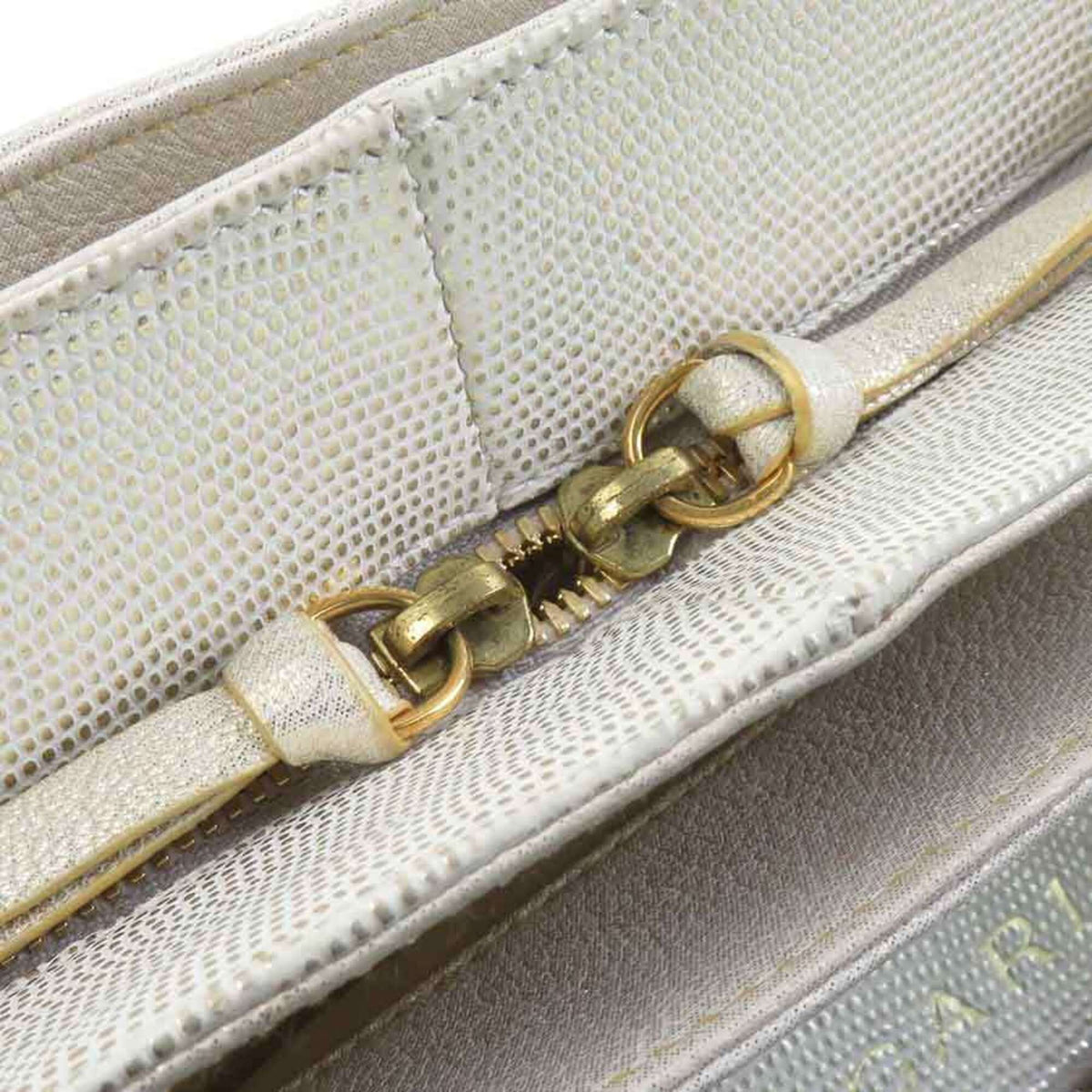 Bvlgari White Leather Handbag Shoulder Bag (Pre-Owned)