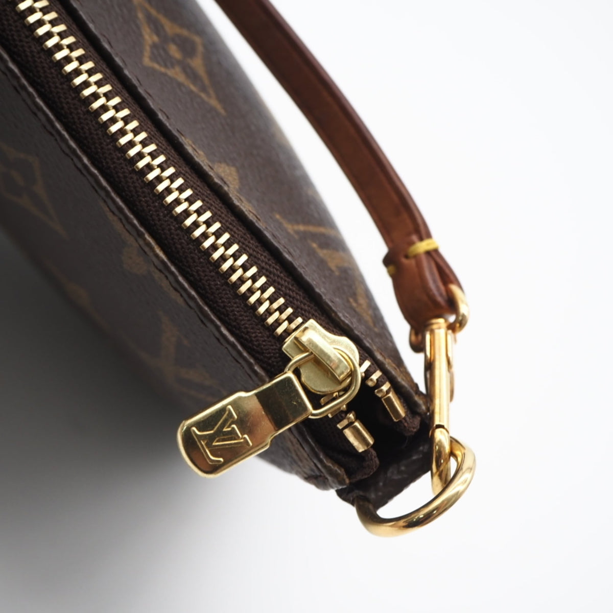 Louis Vuitton Monogram Beige Brown Coated Canvas Leather Handbag Pochette (Pre-Owned)
