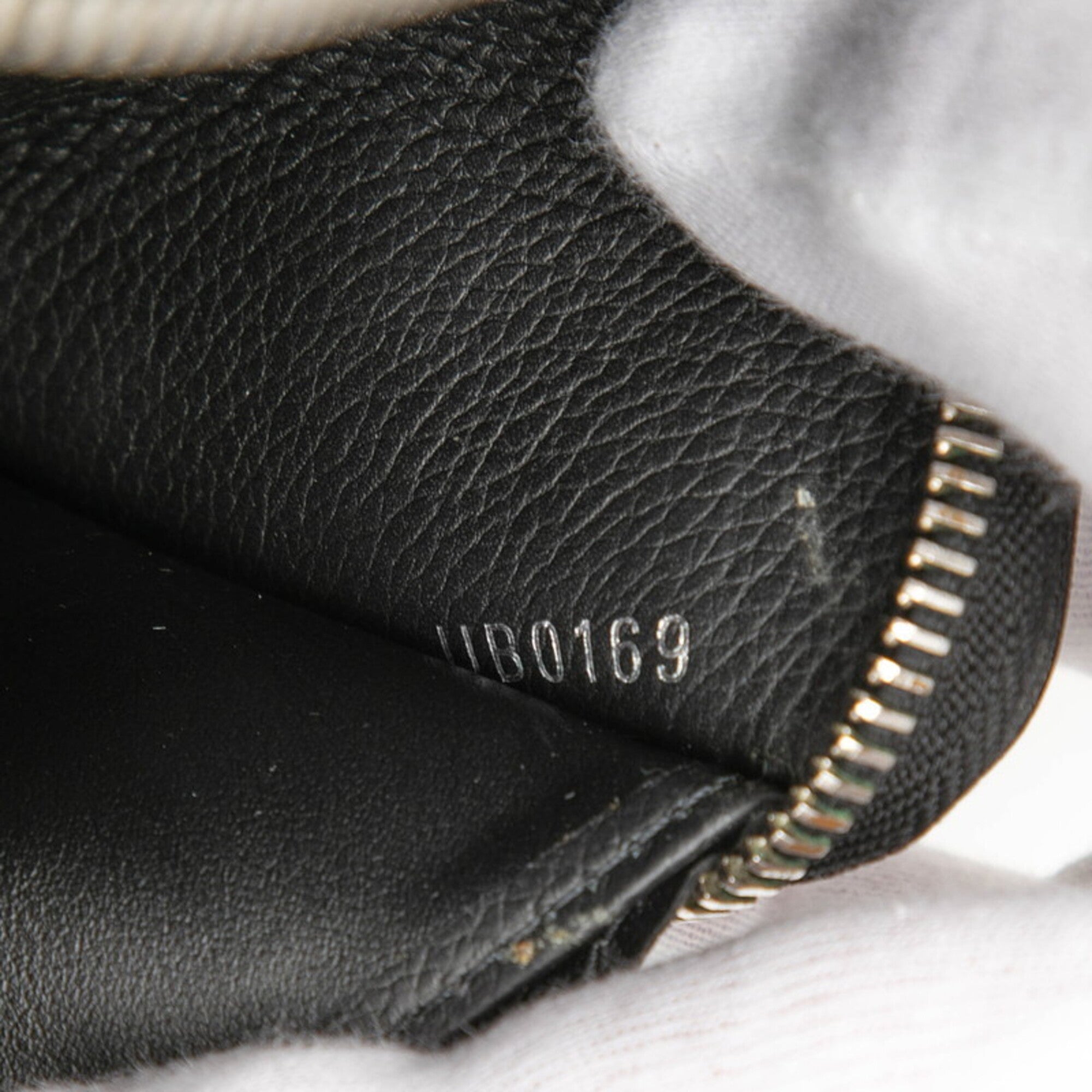 Louis Vuitton Black Noir Leather Long Wallet (Bi-Fold) (Pre-Owned)