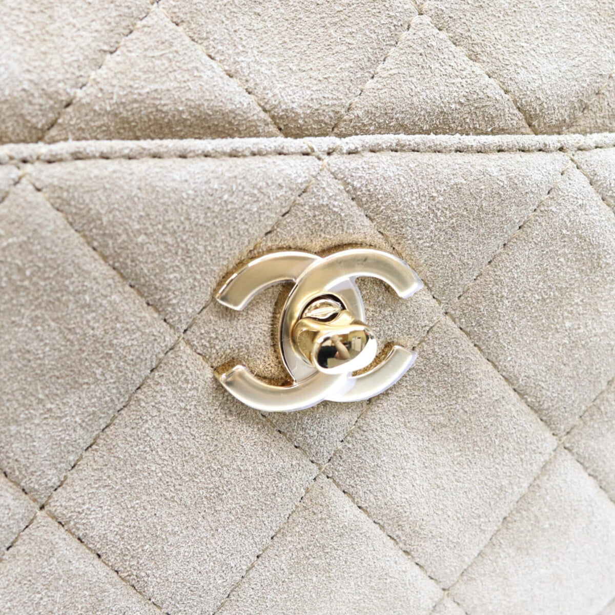 Chanel Beige Suede Shoulder Bag (Pre-Owned)