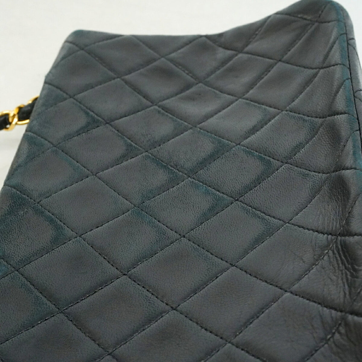 Chanel Black Leather Shoulder Bag (Pre-Owned)