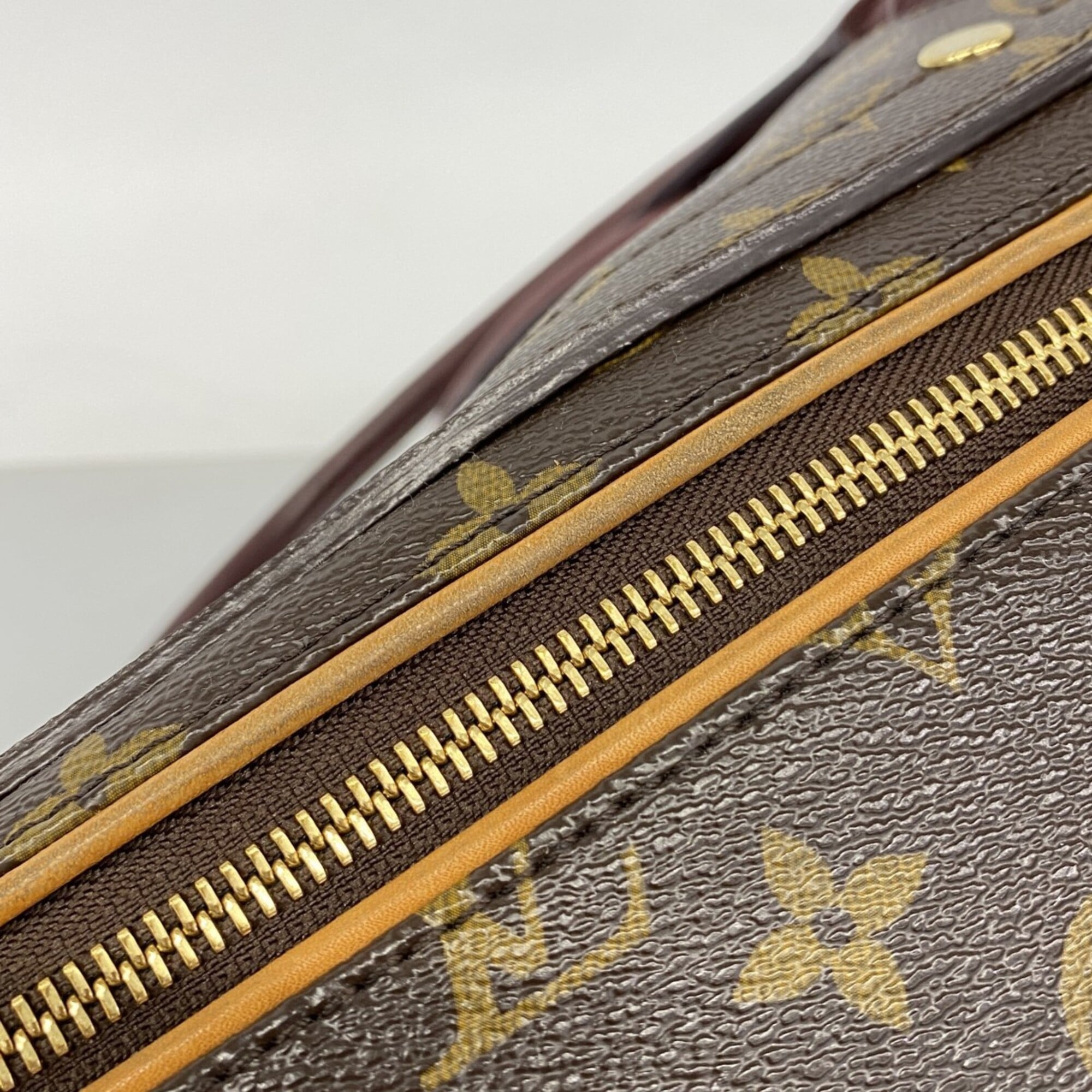 Louis Vuitton Bordeaux Brown Shoulder Bag (Pre-Owned)