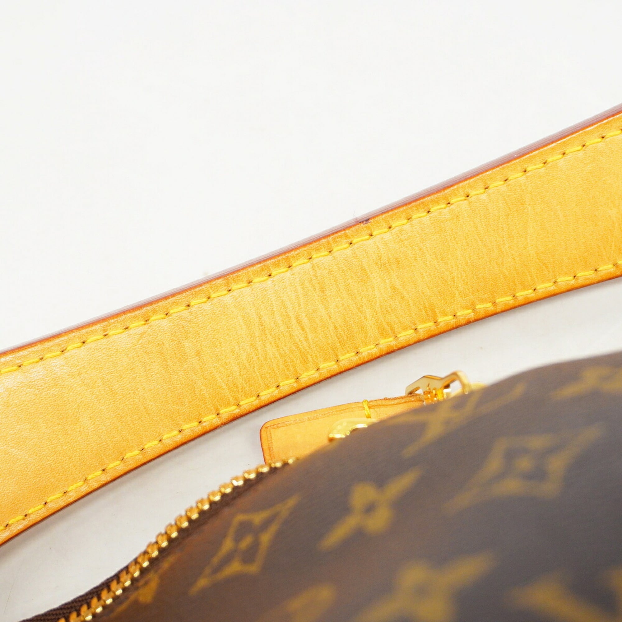 Louis Vuitton Brown Shoulder Bag (Pre-Owned)