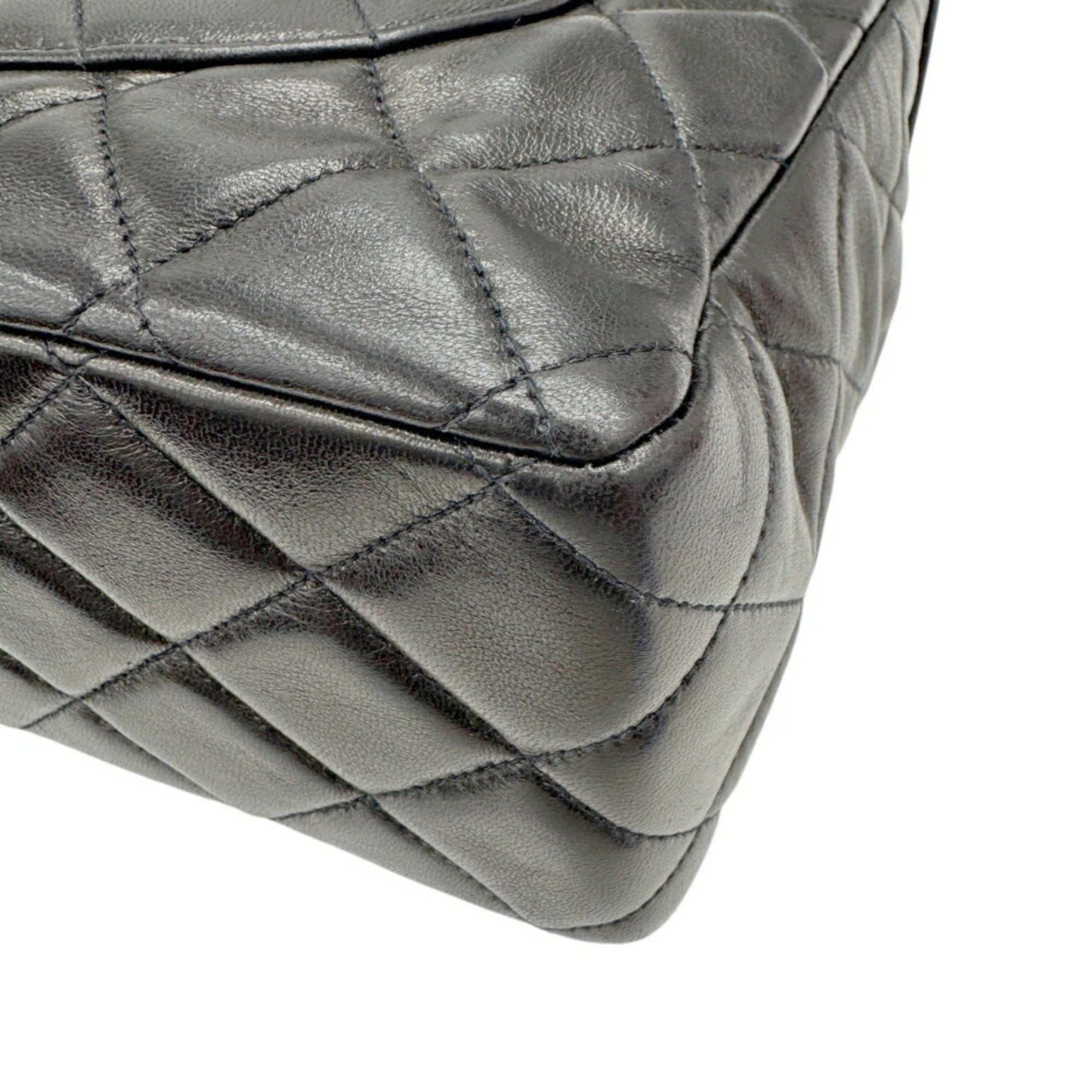 Chanel Black Leather Shoulder Bag (Pre-Owned)
