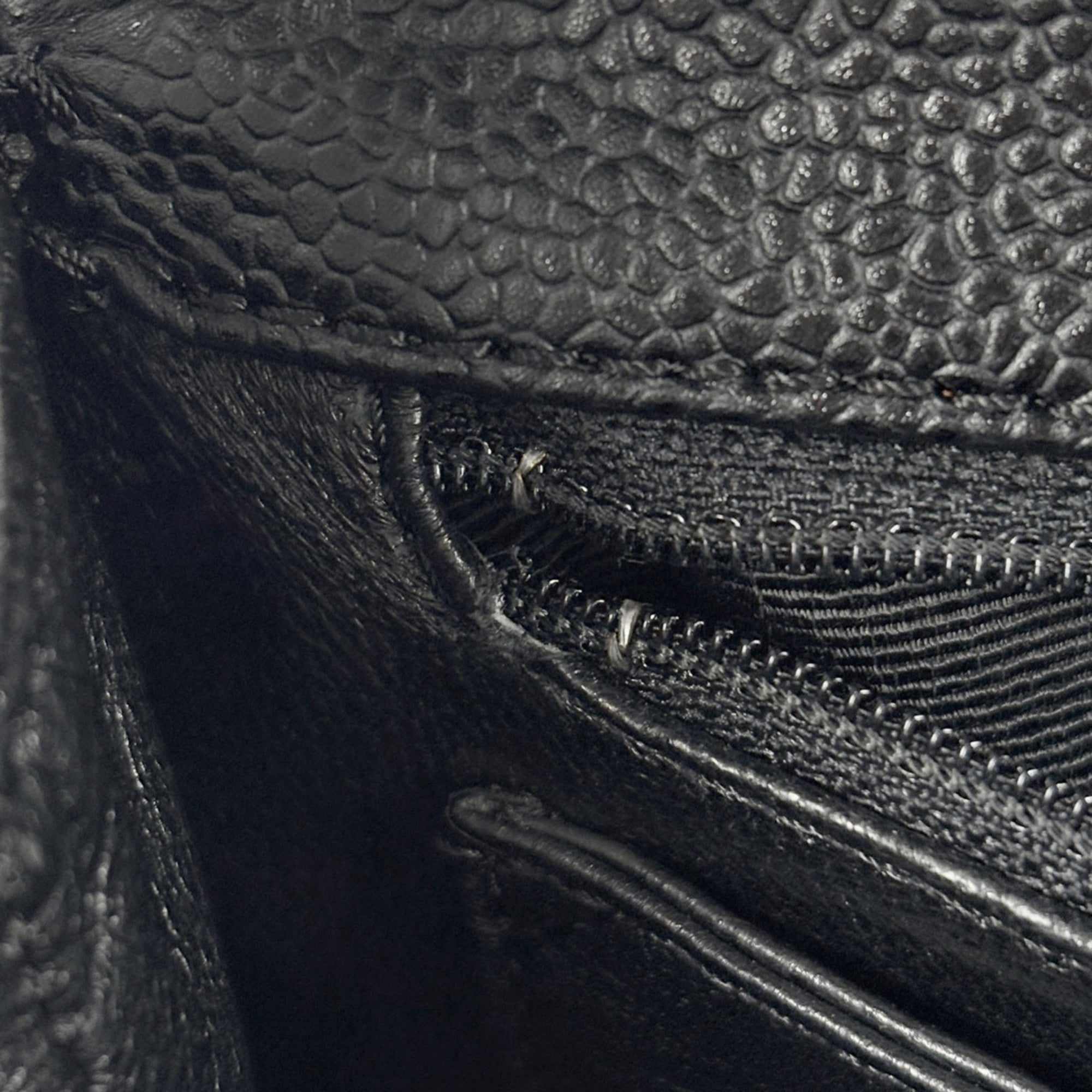 Chanel Matelasse Black Grained Calfskin Handbag (Pre-Owned)