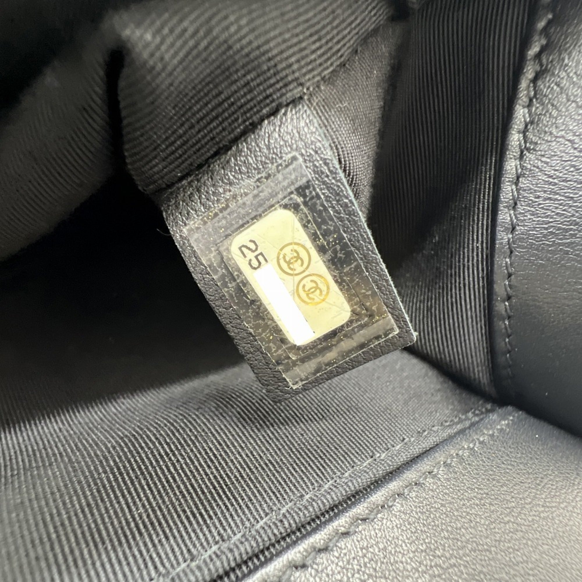 Chanel Matelasse Black Leather Shoulder Bag (Pre-Owned)