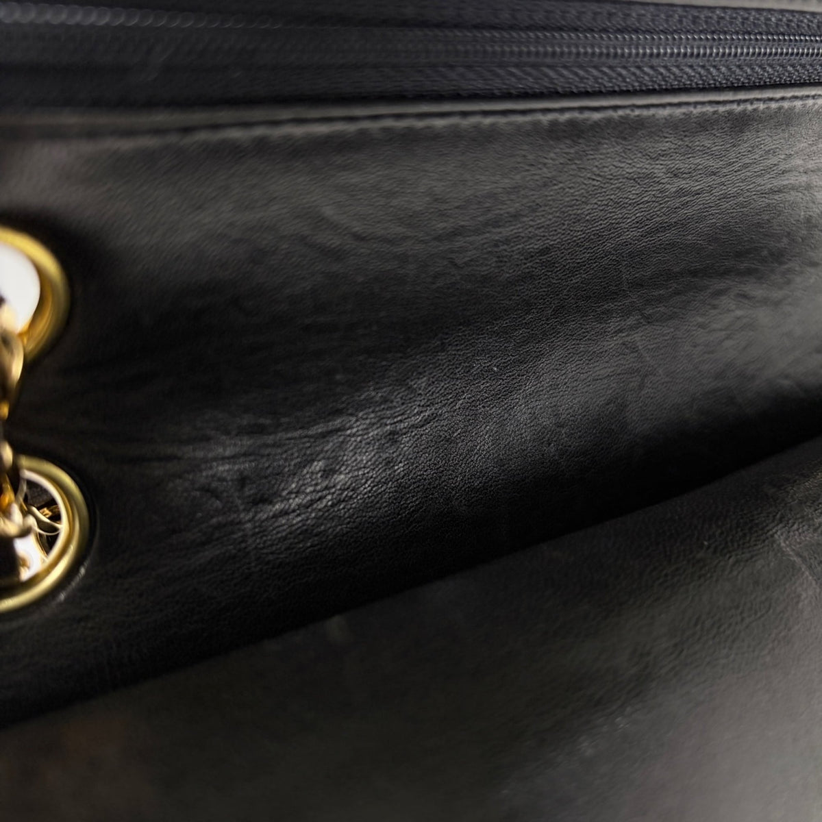 Chanel Matelasse Black Leather Shoulder Bag (Pre-Owned)