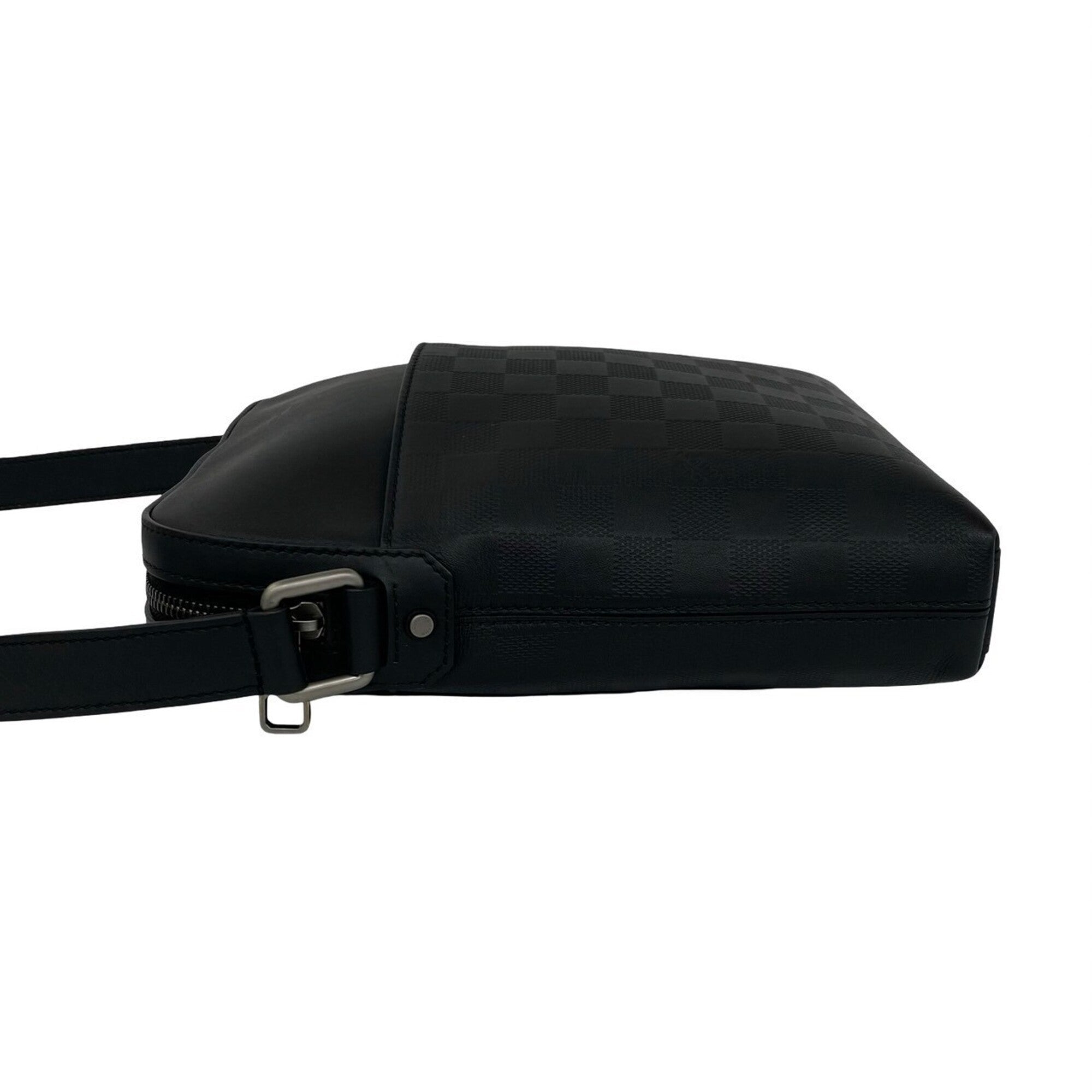 Louis Vuitton Black Leather Pochette Shoulder Bag (Pre-Owned)
